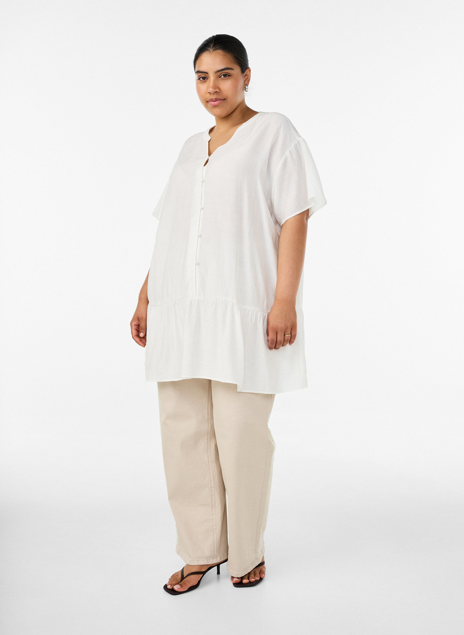 ZizziLosse tuniek met gekreukte structuur en rucherand, Vanille, Model image number 1