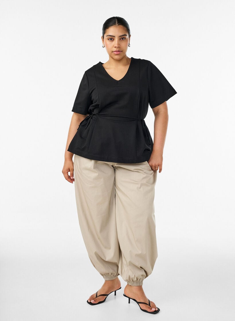 Blouse in een katoenmix met V-hals en striklint, Zwart, Model image number 1