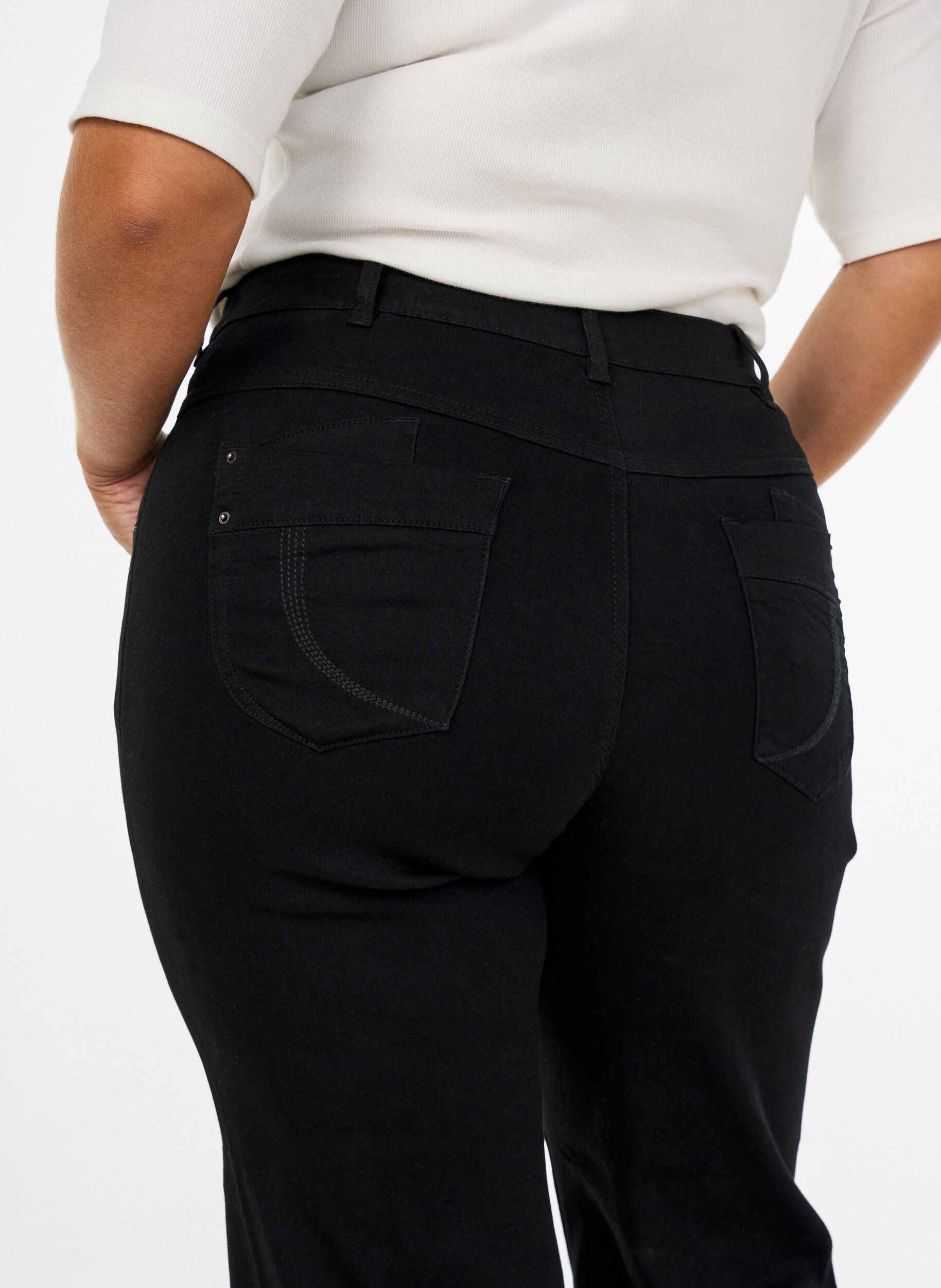 ZizziGemma jeans met regular fit en hoge taille, Zwart, Model image number 2