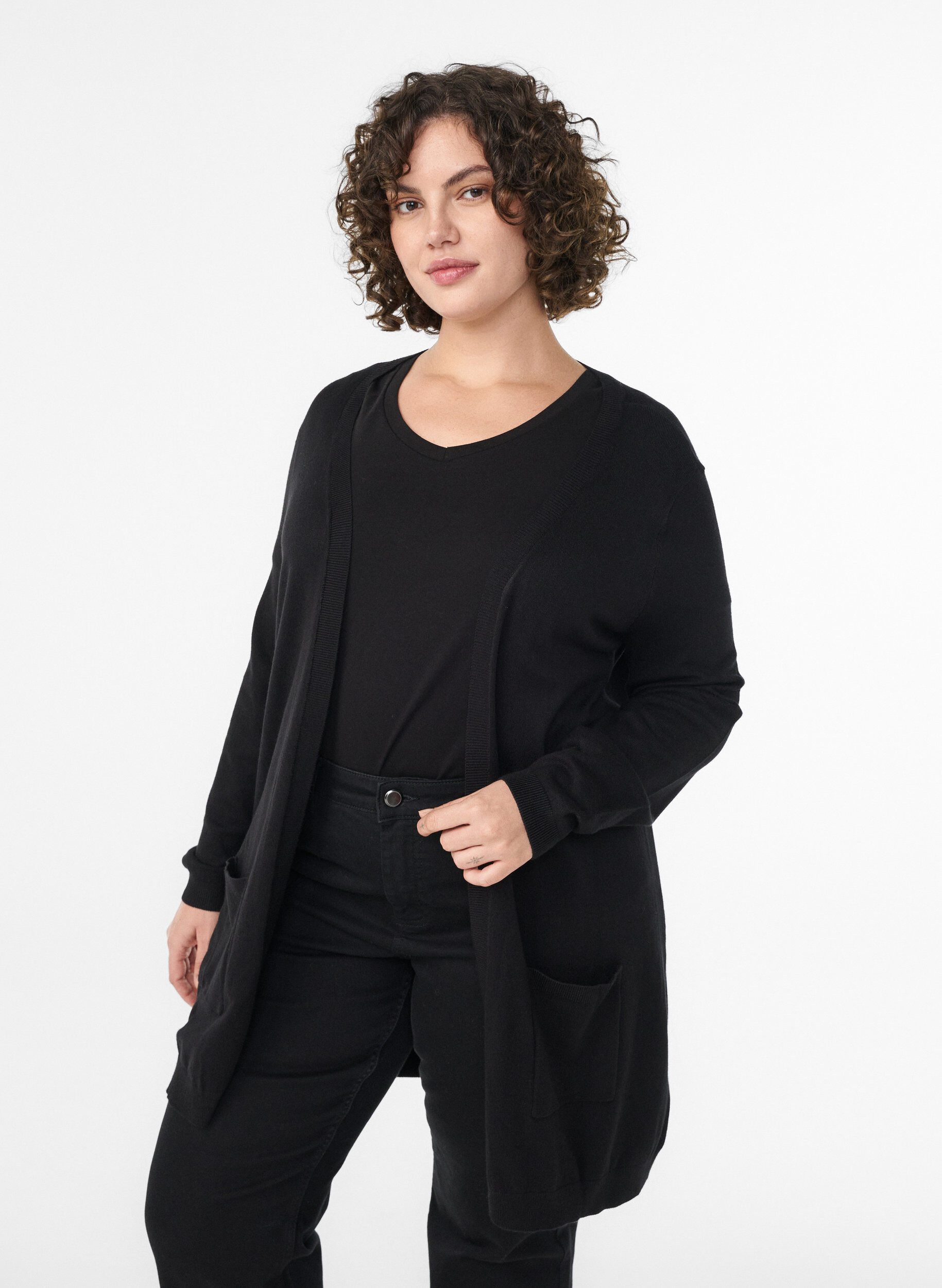 Lang gebreid vest in viscosemix, Zwart, Model