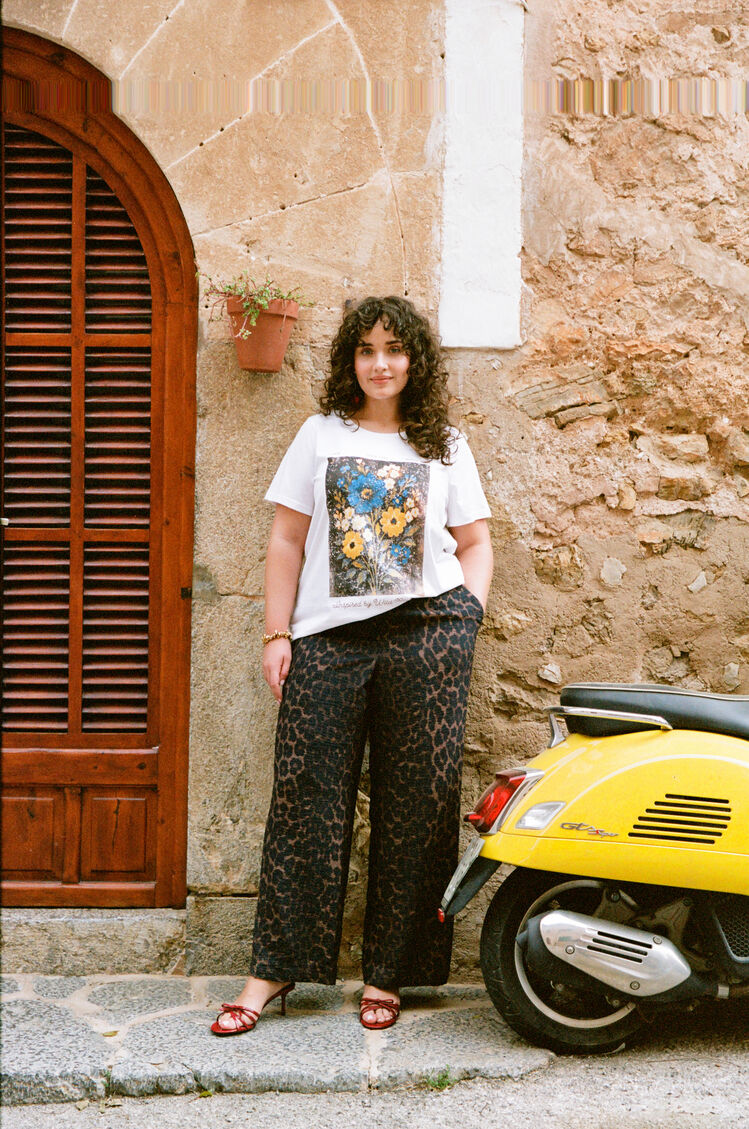 Ontspannen mix van patronen met een stoer randje, , Model