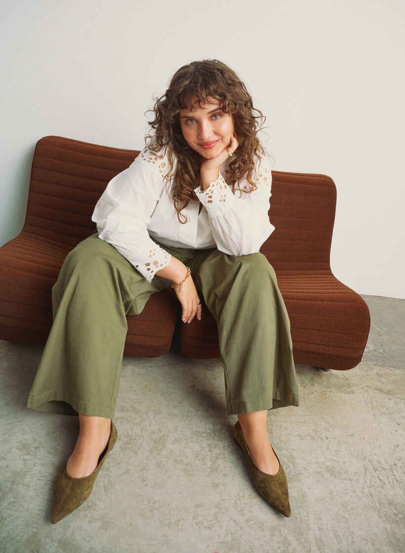 Blouse met V-hals en broderie anglaise details, Wit, Image