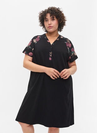 Katoenen pyjama jurk met korte mouwen en print, Black AOP Flower, Model image number 0