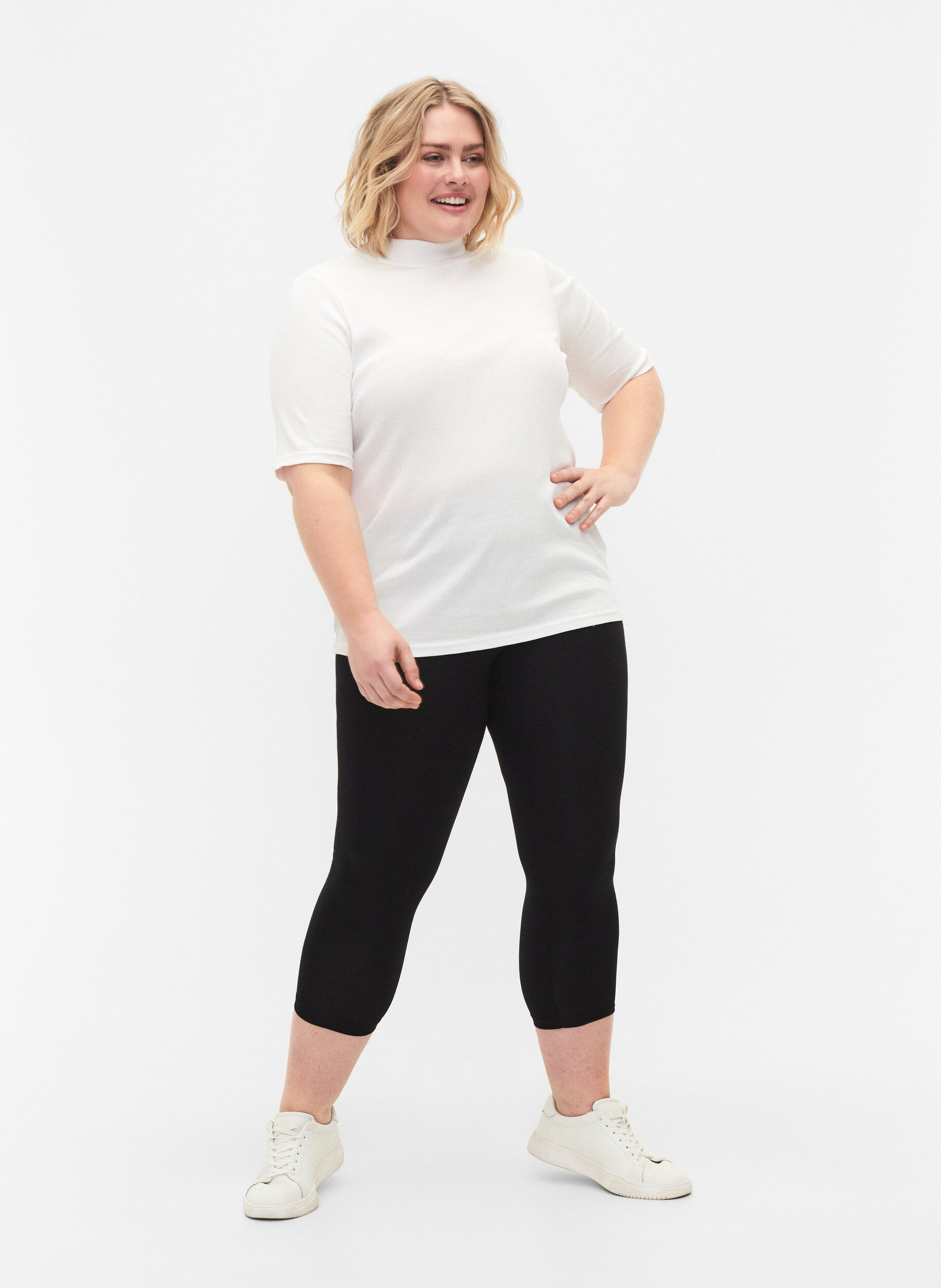 Zizzi Basic 3/4 legging in viscose, Zwart, Model image number 1