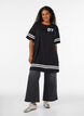 Kort T-shirtjurkje met sportieve details, Zwart, Model image number 1