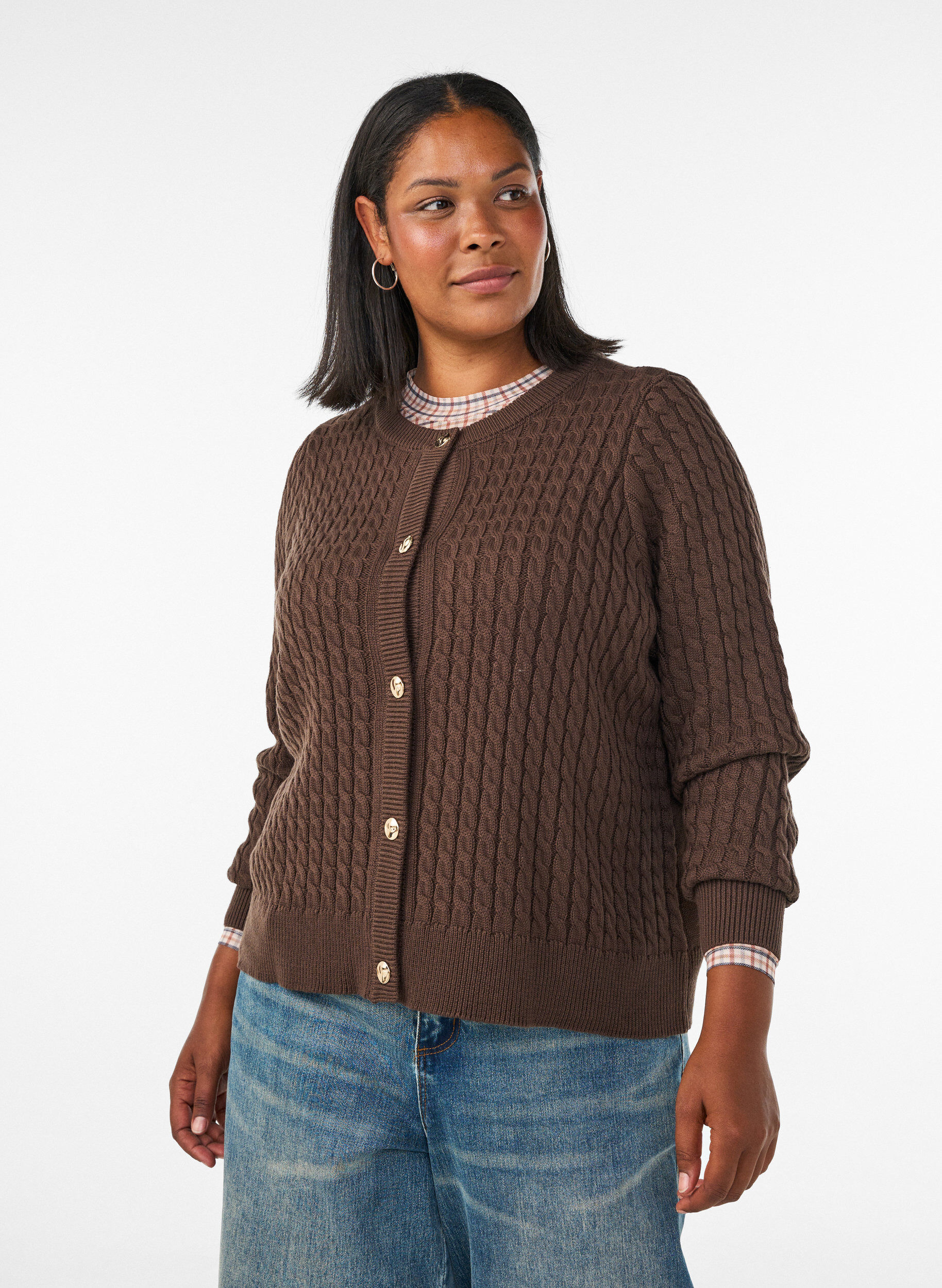 Kabelgebreid vest met gouden knopen, Bruin, Model