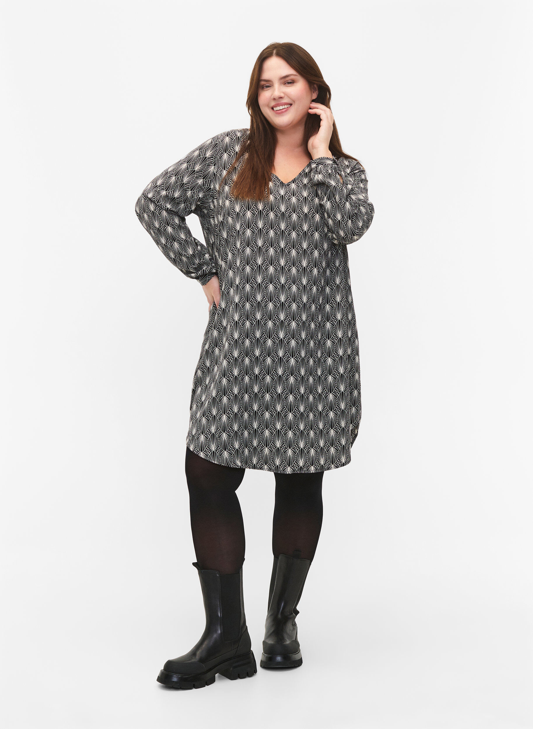Zizzi Jurk met V-hals en print, Birch Graphic AOP, Model image number 2