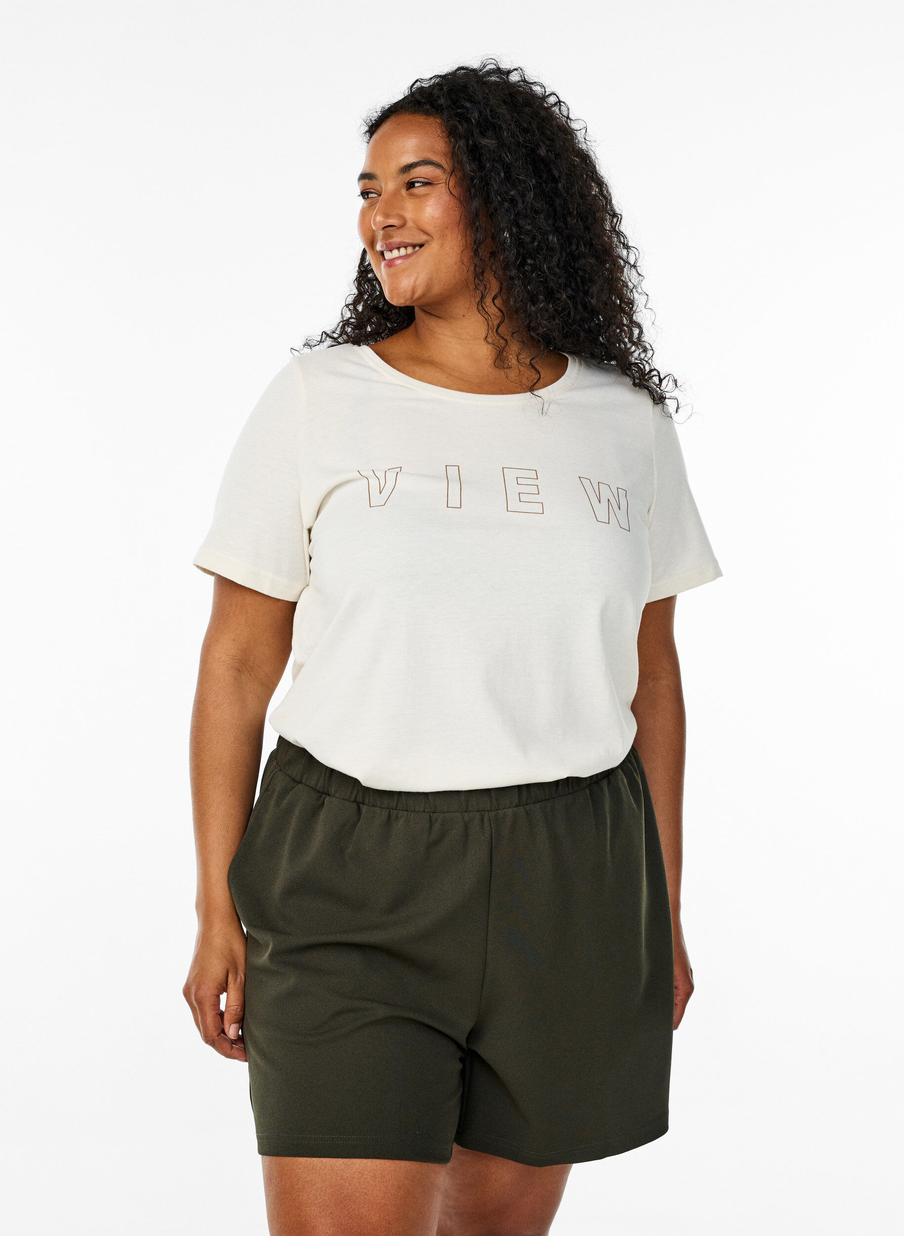 Zizzi Korte broek met losse pasvorm en zakken, Groen, Model image number 0