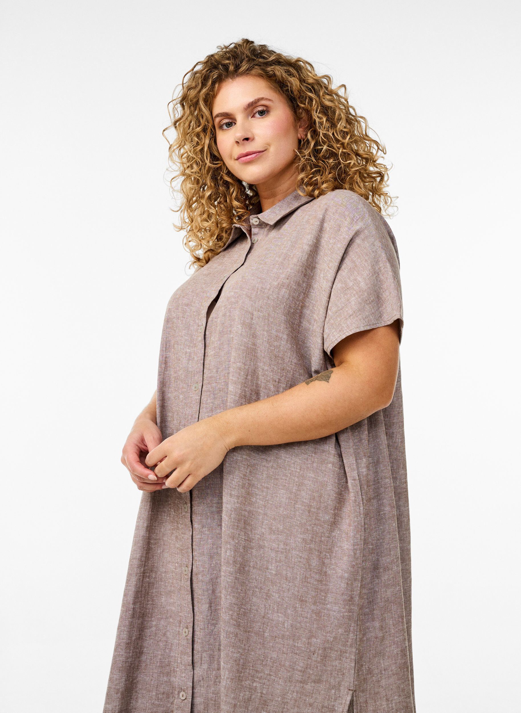 Zizzi Lange shirt in viscose en linnen, Bruin, Model image number 2