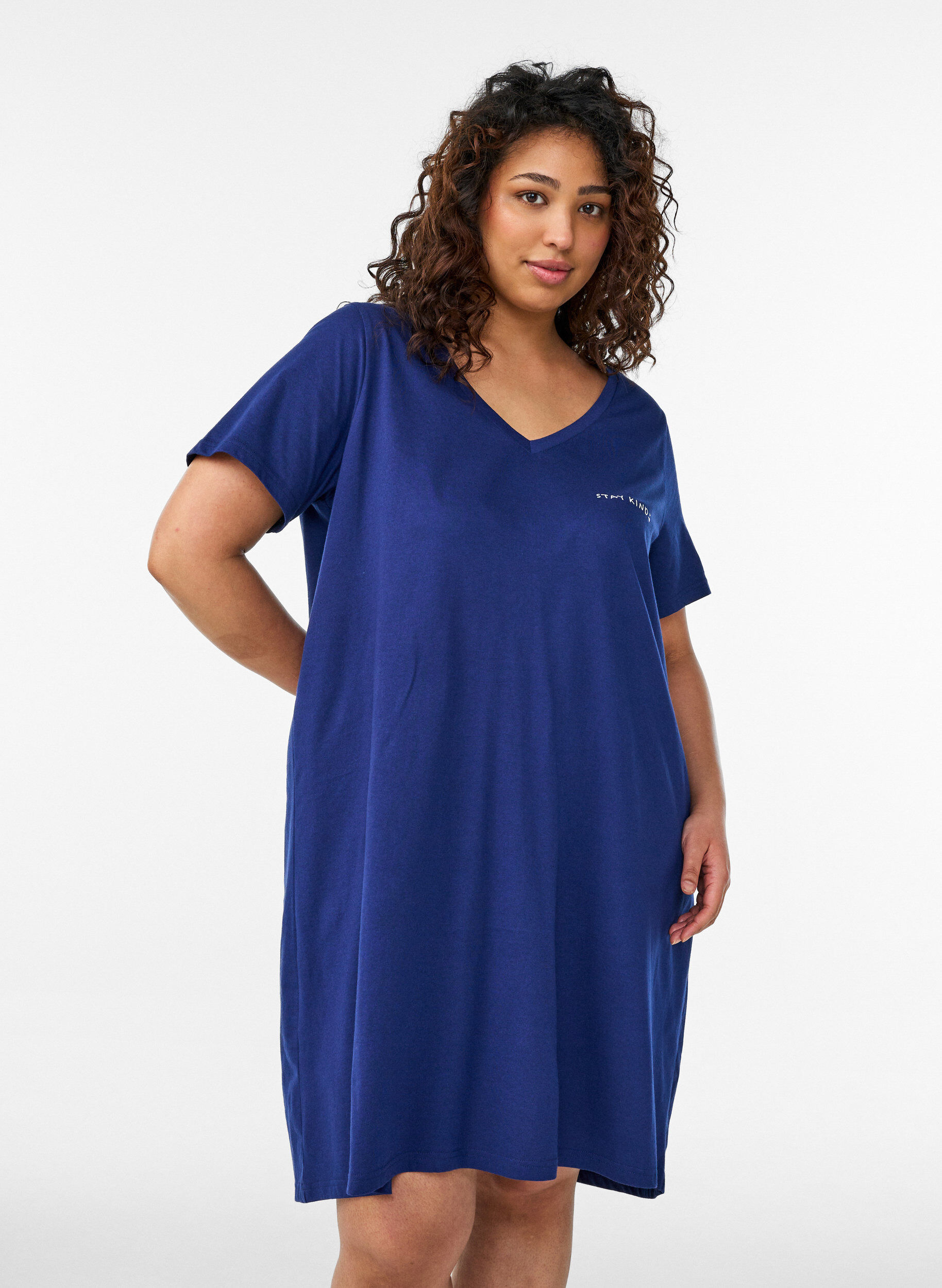 ZizziOrganische katoenen nachtjapon met V-hals, Blauw, Model image number 0