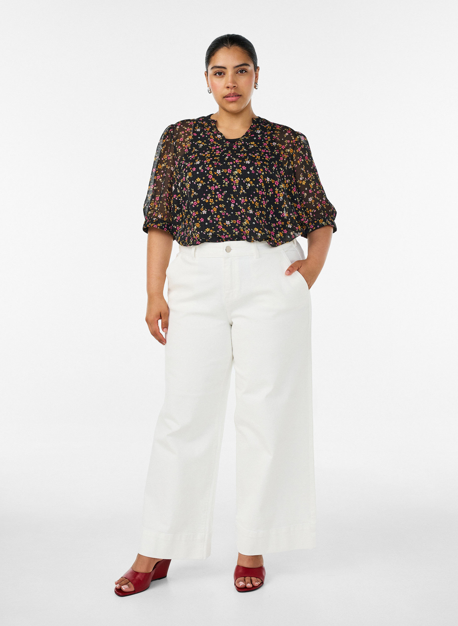 ZizziBlouse met bloemenprint en V-hals, Zwart, Model image number 1