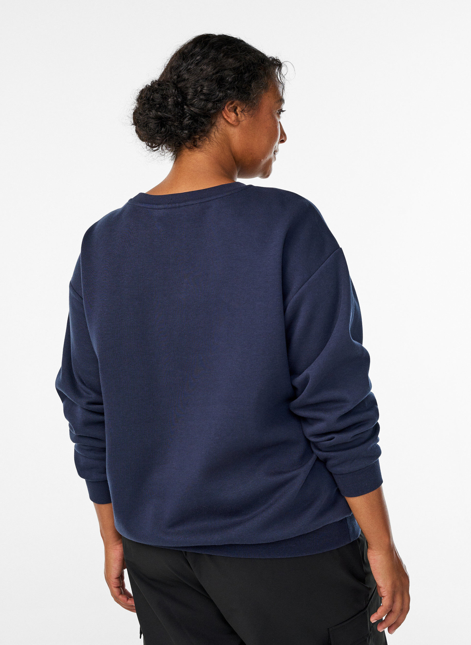 Zizzi Sweatshirt met statementdetail, Blauw, Model image number 2