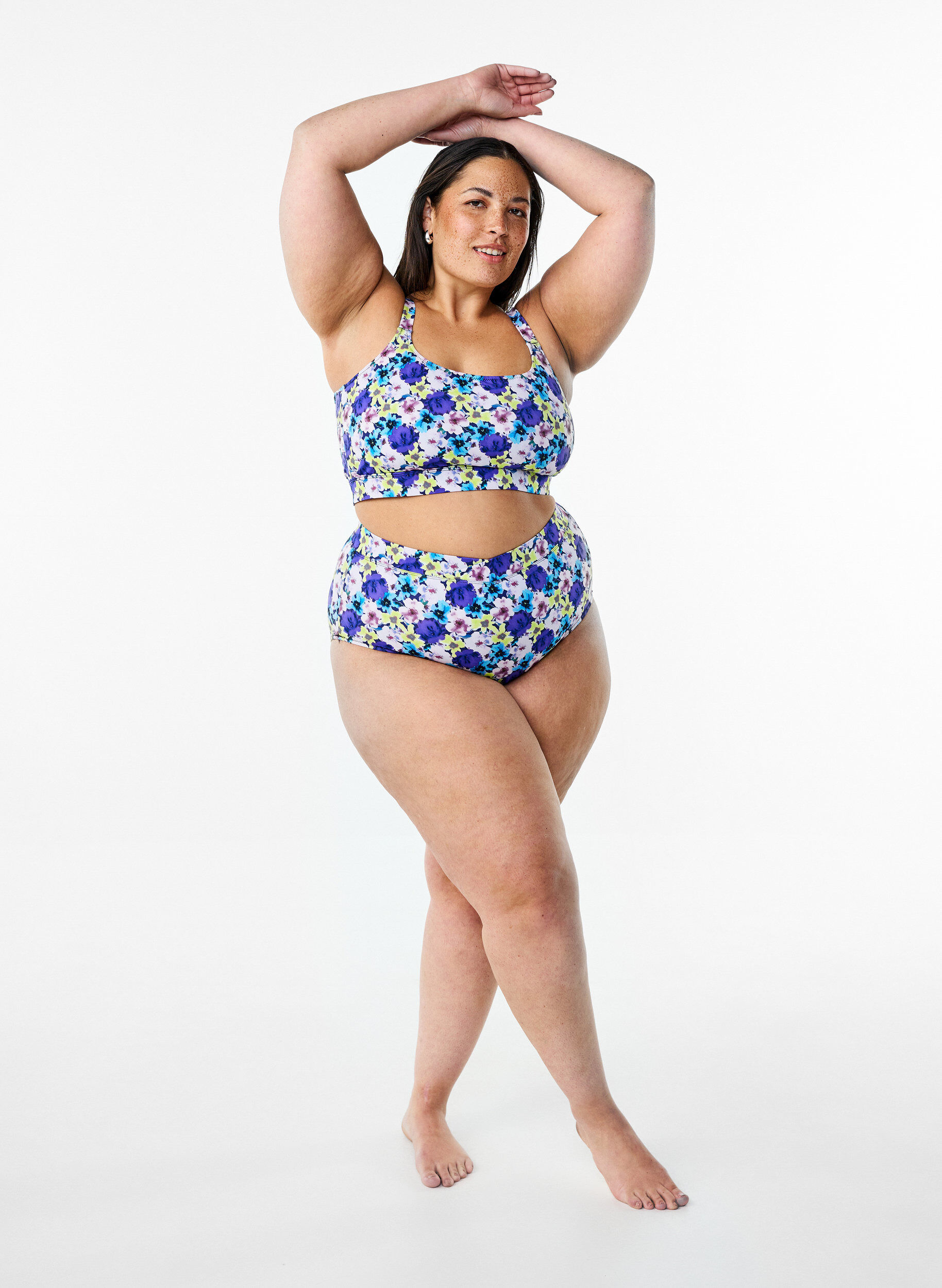 Zizzi Hoge taille bloemen bikinibroekje, Paars, Model image number 1