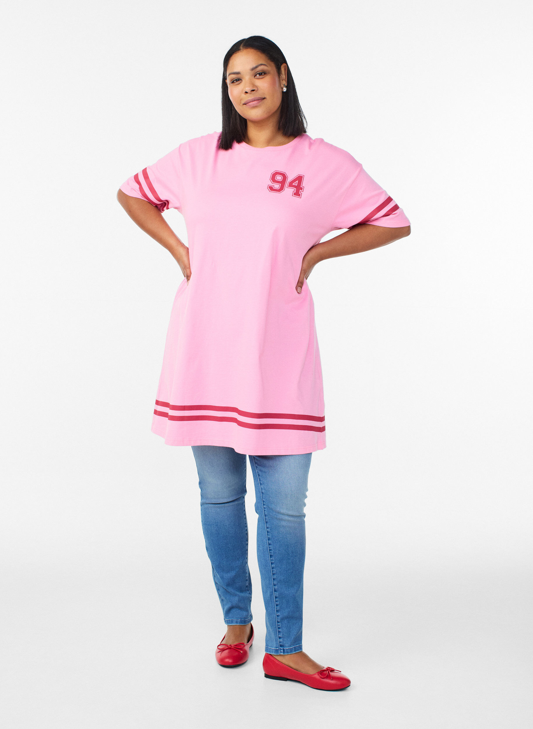 Zizzi Kort T-shirtjurkje met sportieve details, Roze, Model image number 1