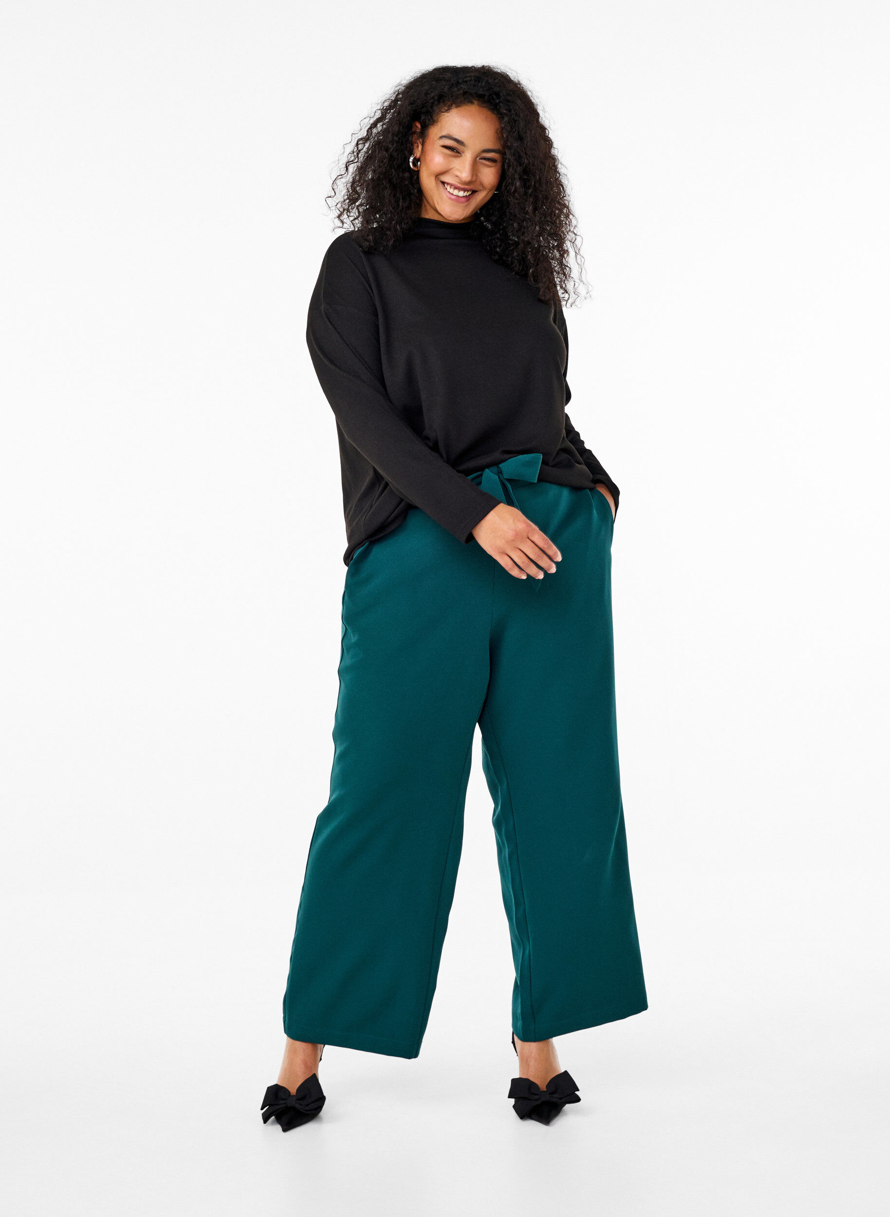 Zizzi Blouse met hoge hals, lange mouwen, Zwart, Model image number 1