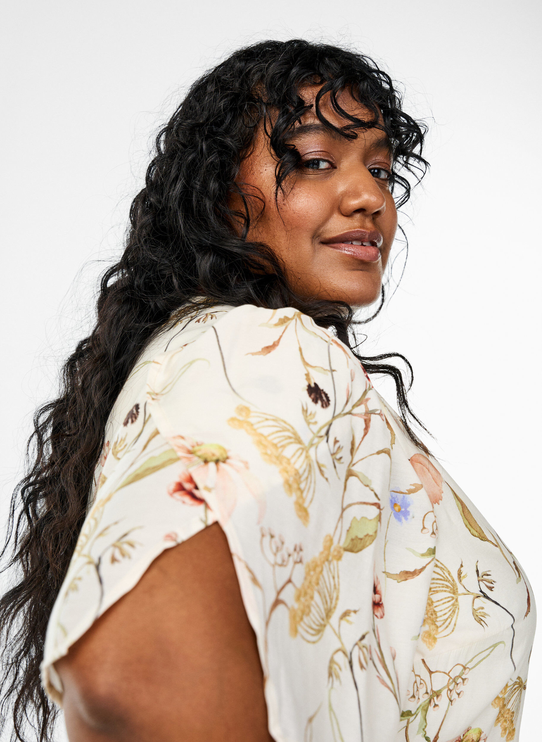 Zizzi Midi-jurk met bloemen met een A-lijn vorm, Beige, Model image number 3