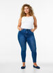 Gecropte Amy jeans met ritssluiting details, Blauw, Model image number 0