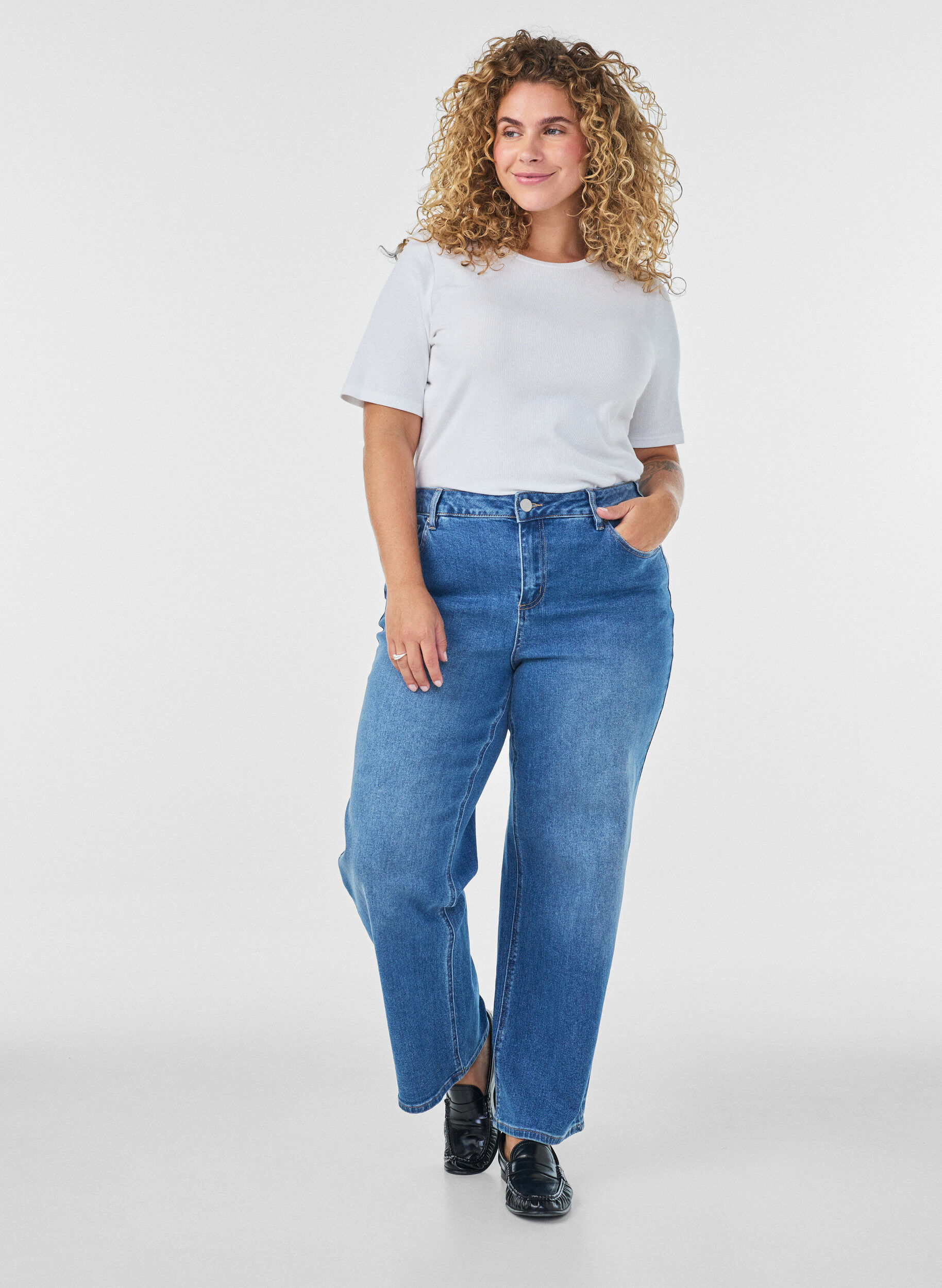 ZizziStraight jeans met een licht versleten look, Blauw, Model image number 0