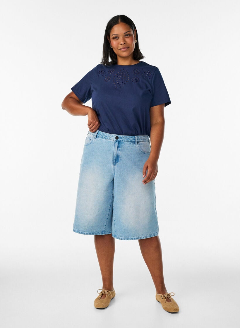 T-shirt van biologisch katoen met open broderie, Blauw, Model image number 1