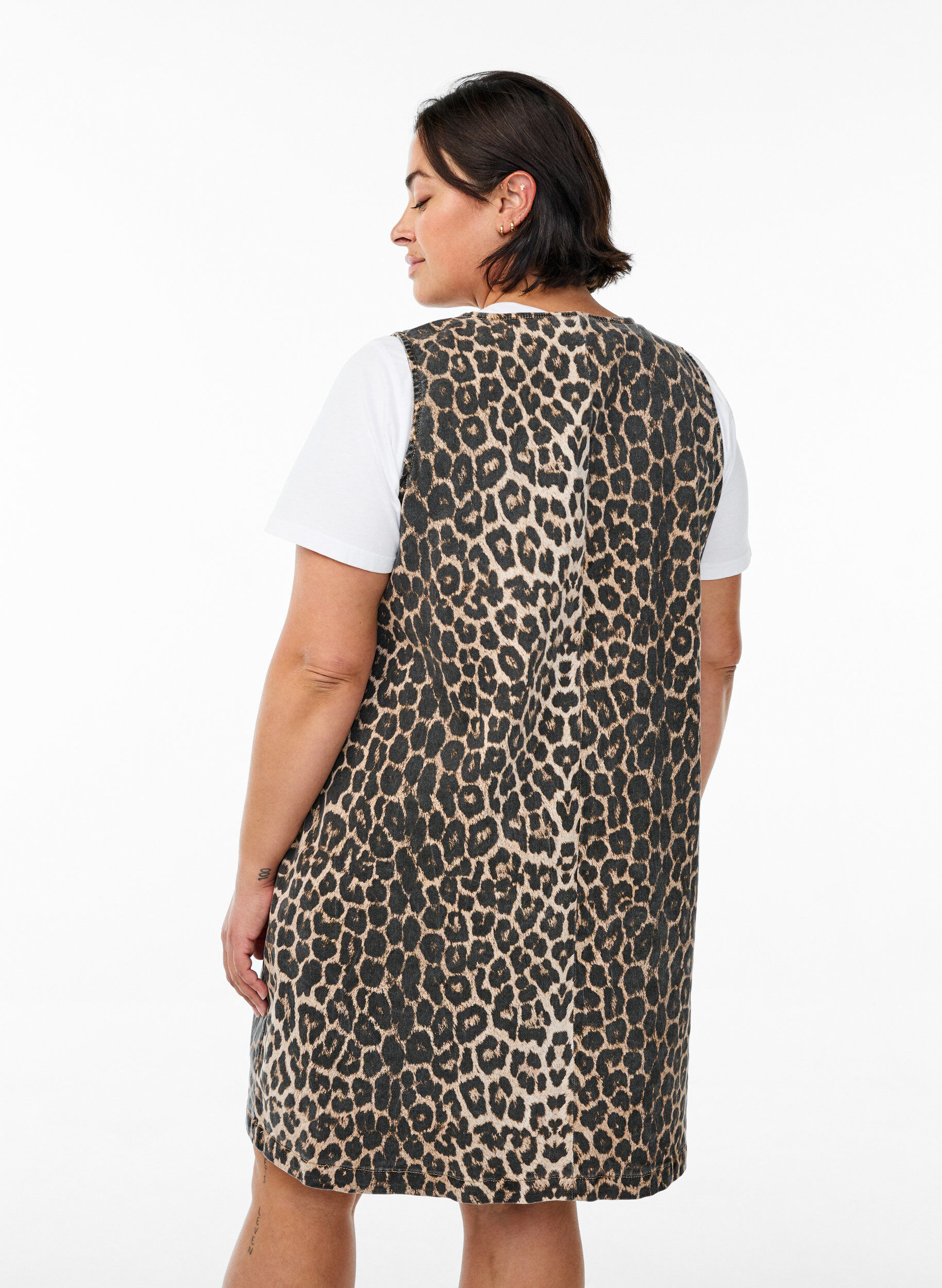 Zizzi Pinafore jurk met zakken en luipaardprint, Bruin, Model image number 2