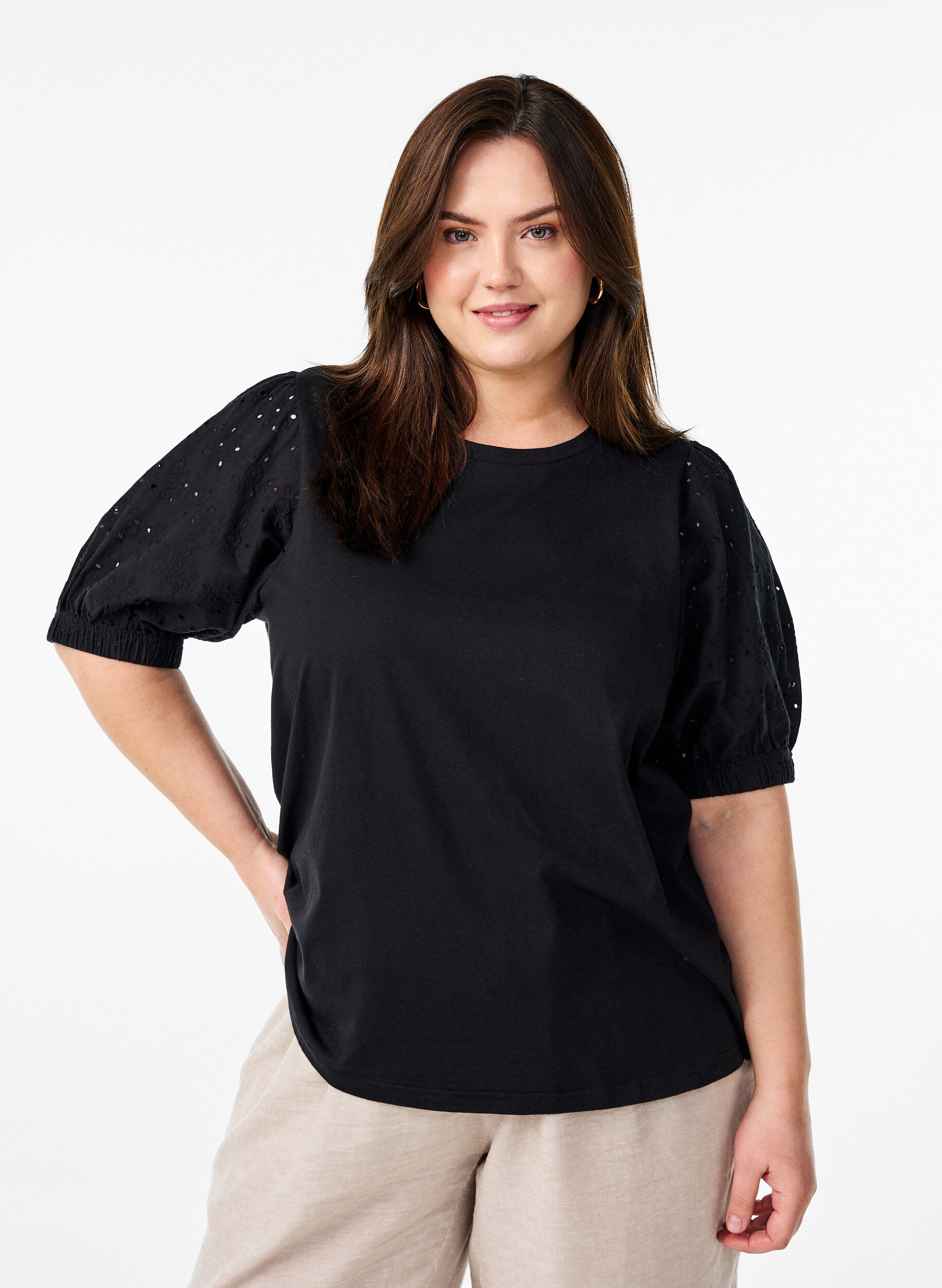 Zizzi T-shirt met mouwen van broderie anglaise, Zwart, Model image number 0