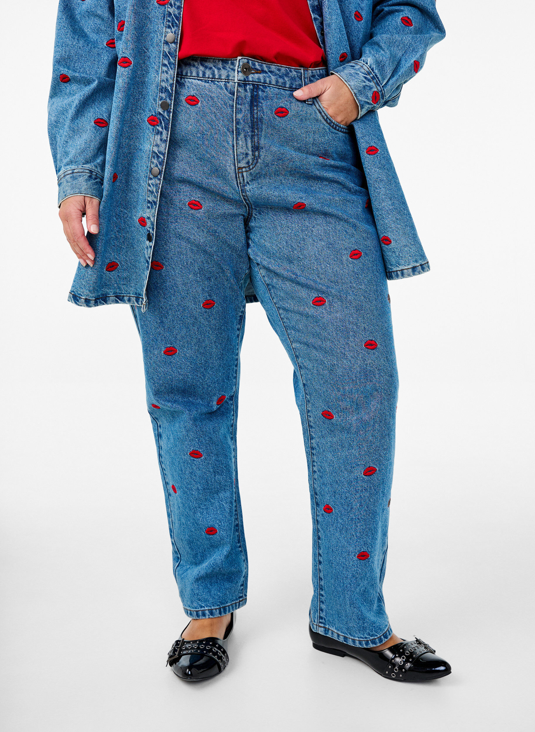 Zizzi Hoge taille Gemma jeans met lippen, Blauw, Model image number 2