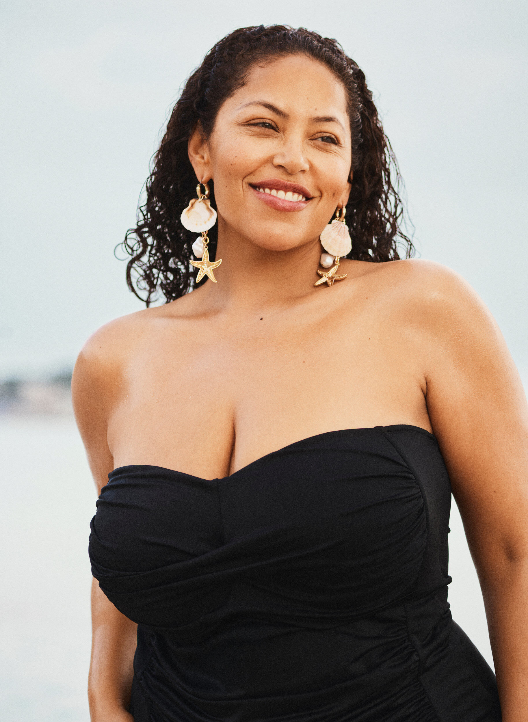 Zizzi Straploze badpak met drapering en gewatteerde cups, Zwart, Image image number 0