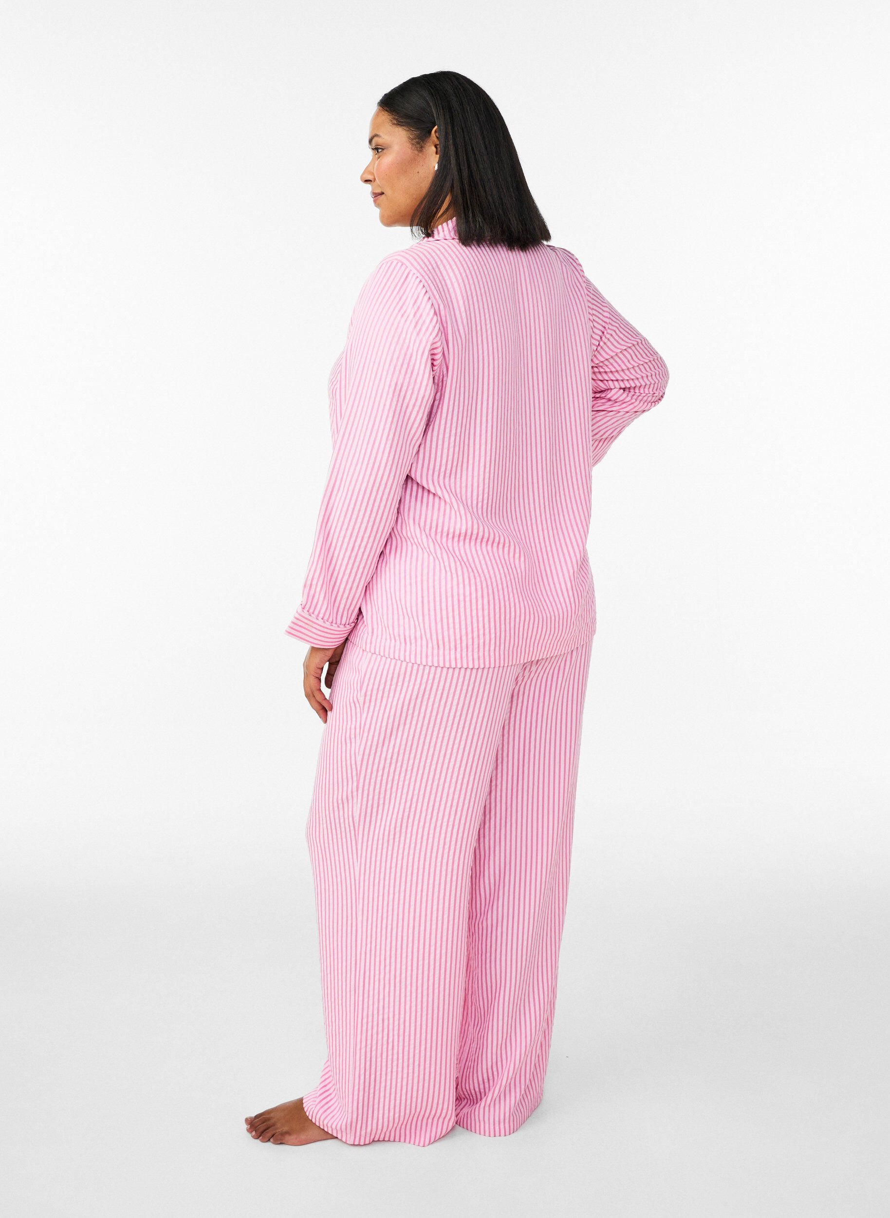 Zizzi Losse seersucker-pyjamabroek met hoge taille, Roze, Model image number 1