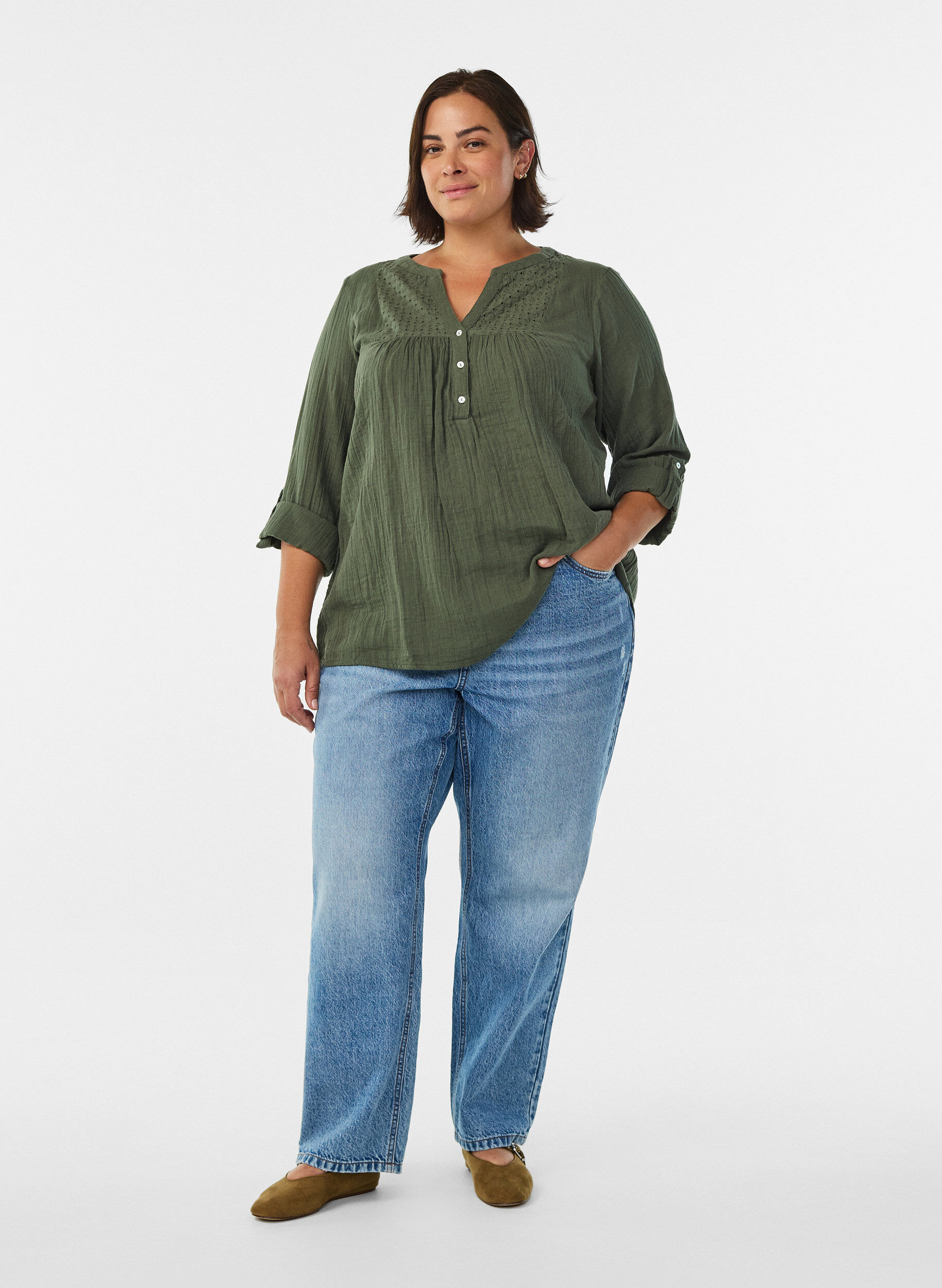 Zizzi Blouse in katoenen mousseline met broderie anglaise, Groen, Model image number 1