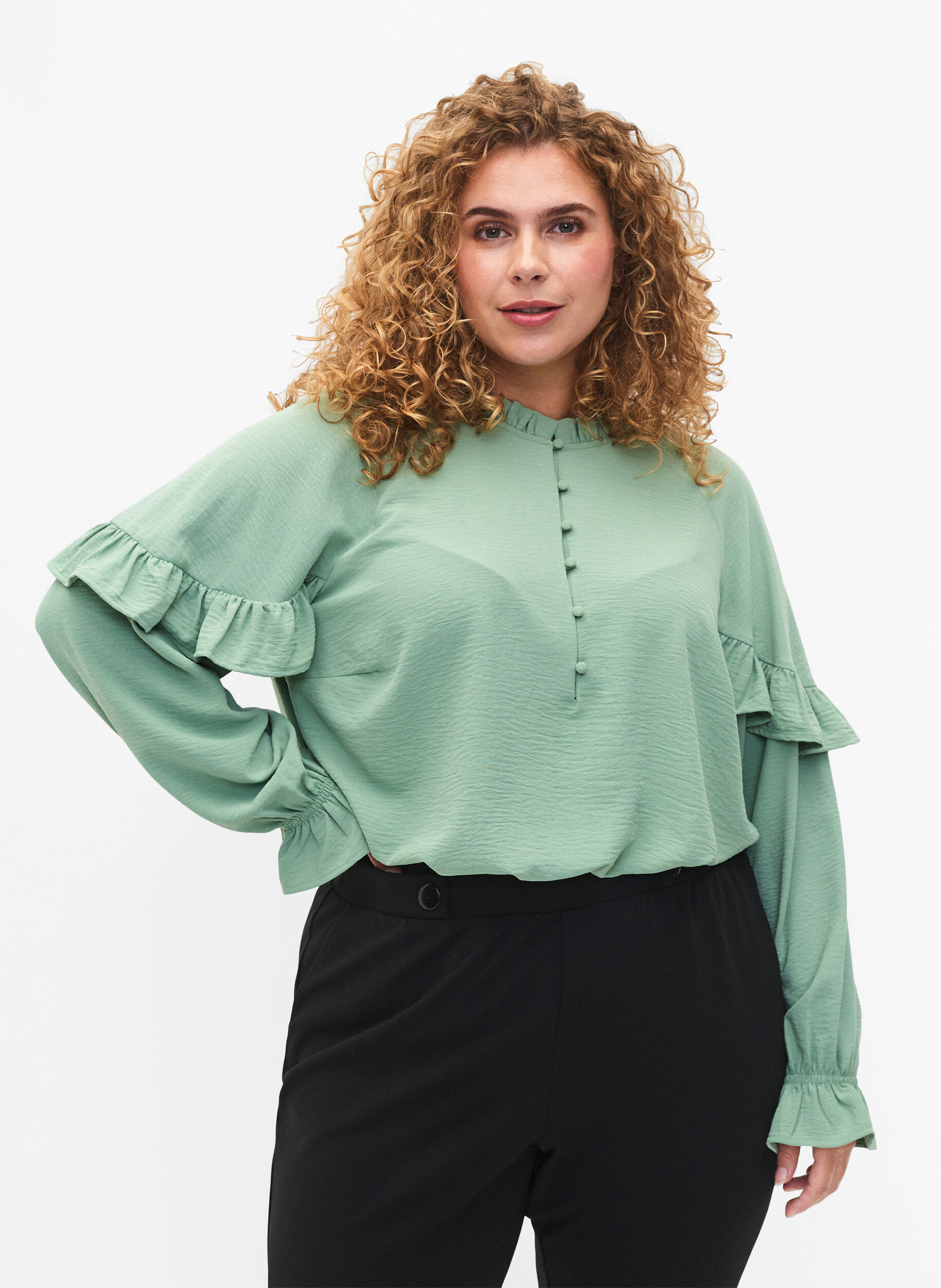 Zizzi Blouse met ruches en knopen, Green Bay, Model image number 0