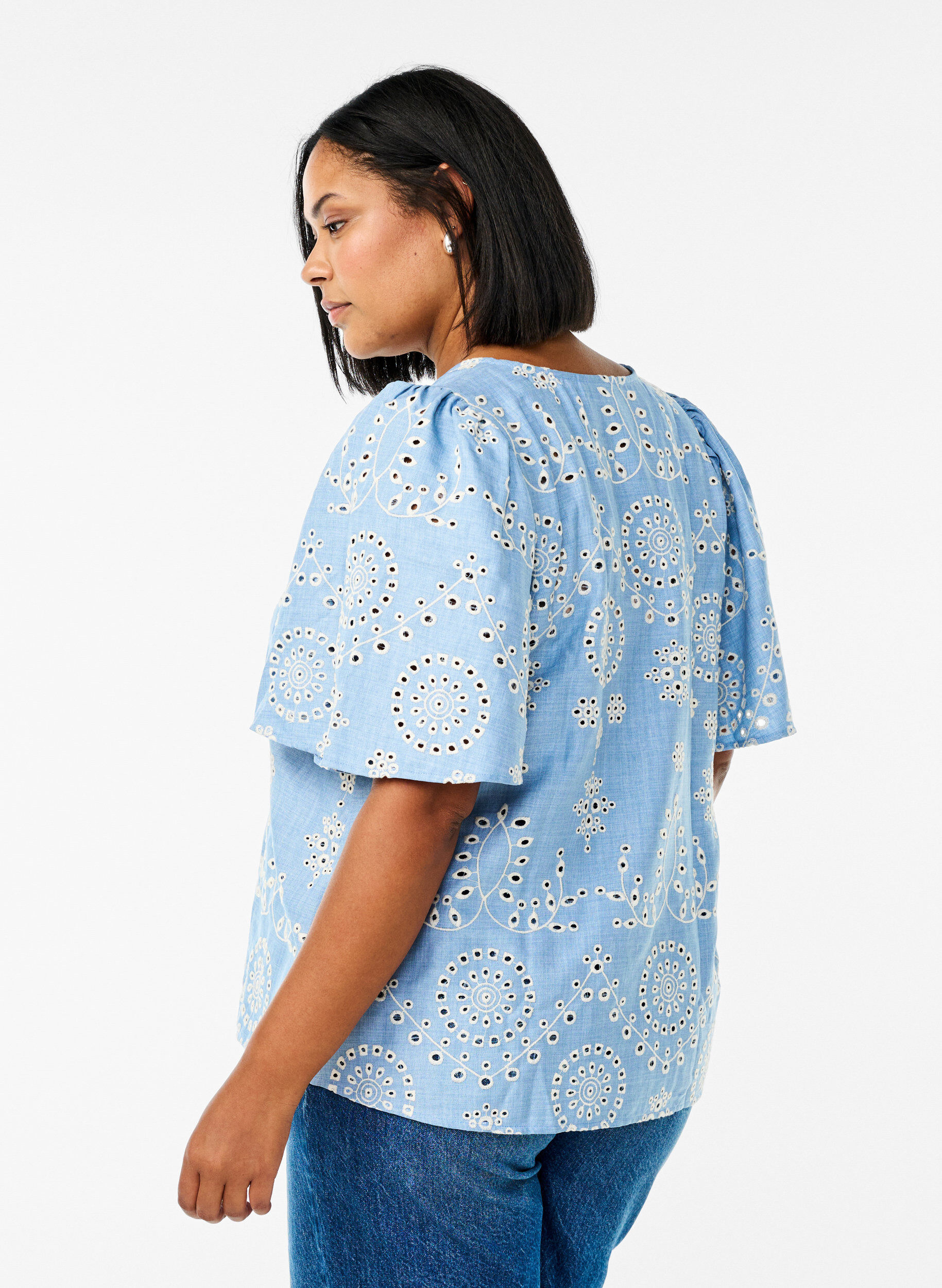 Zizzi Blouse met broderie anglaise en korte pofmouwen, Blauw, Model image number 2