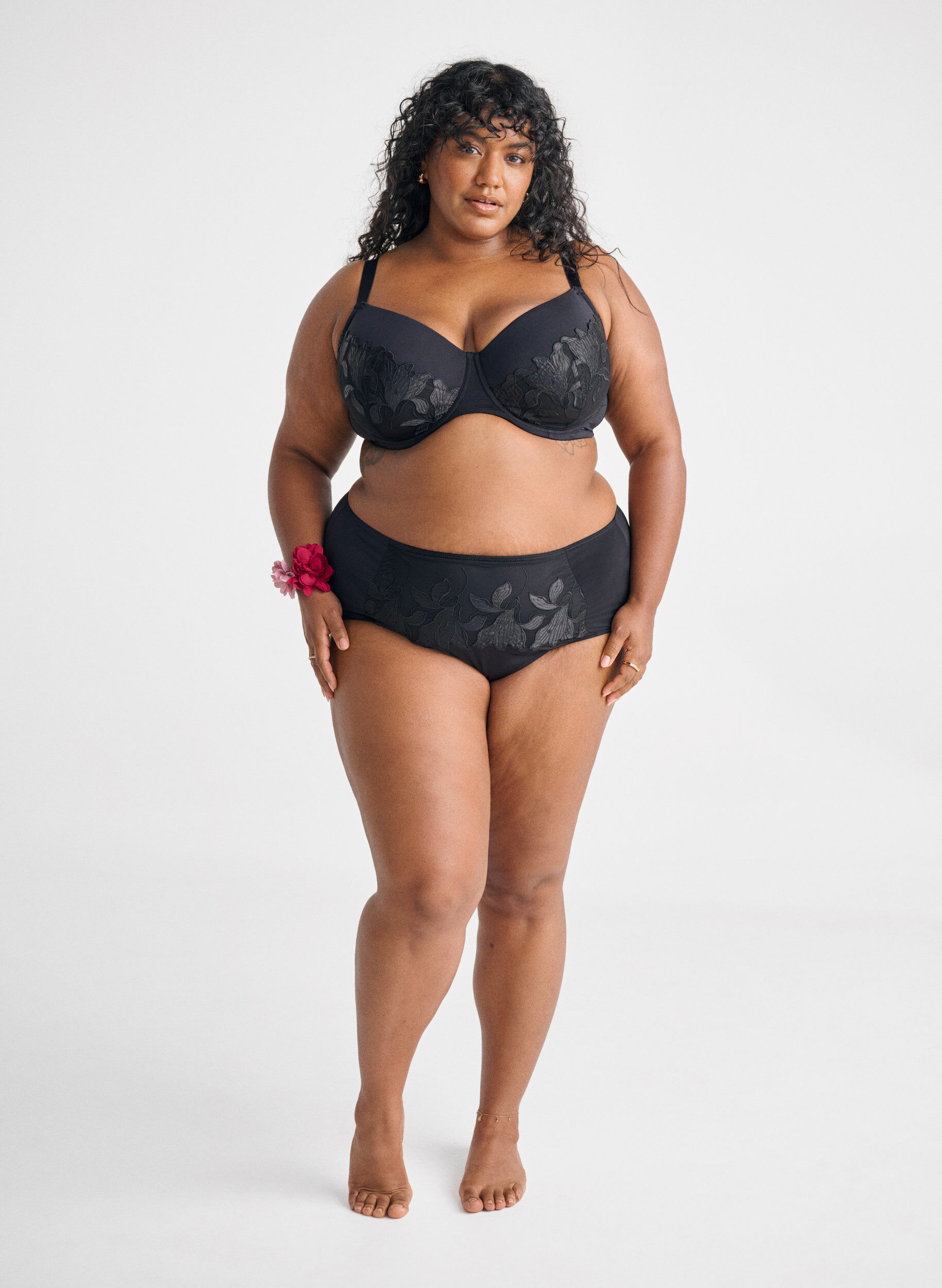 Zizzi Microvezel slips met bloemenborduursel, Zwart, Image image number 0