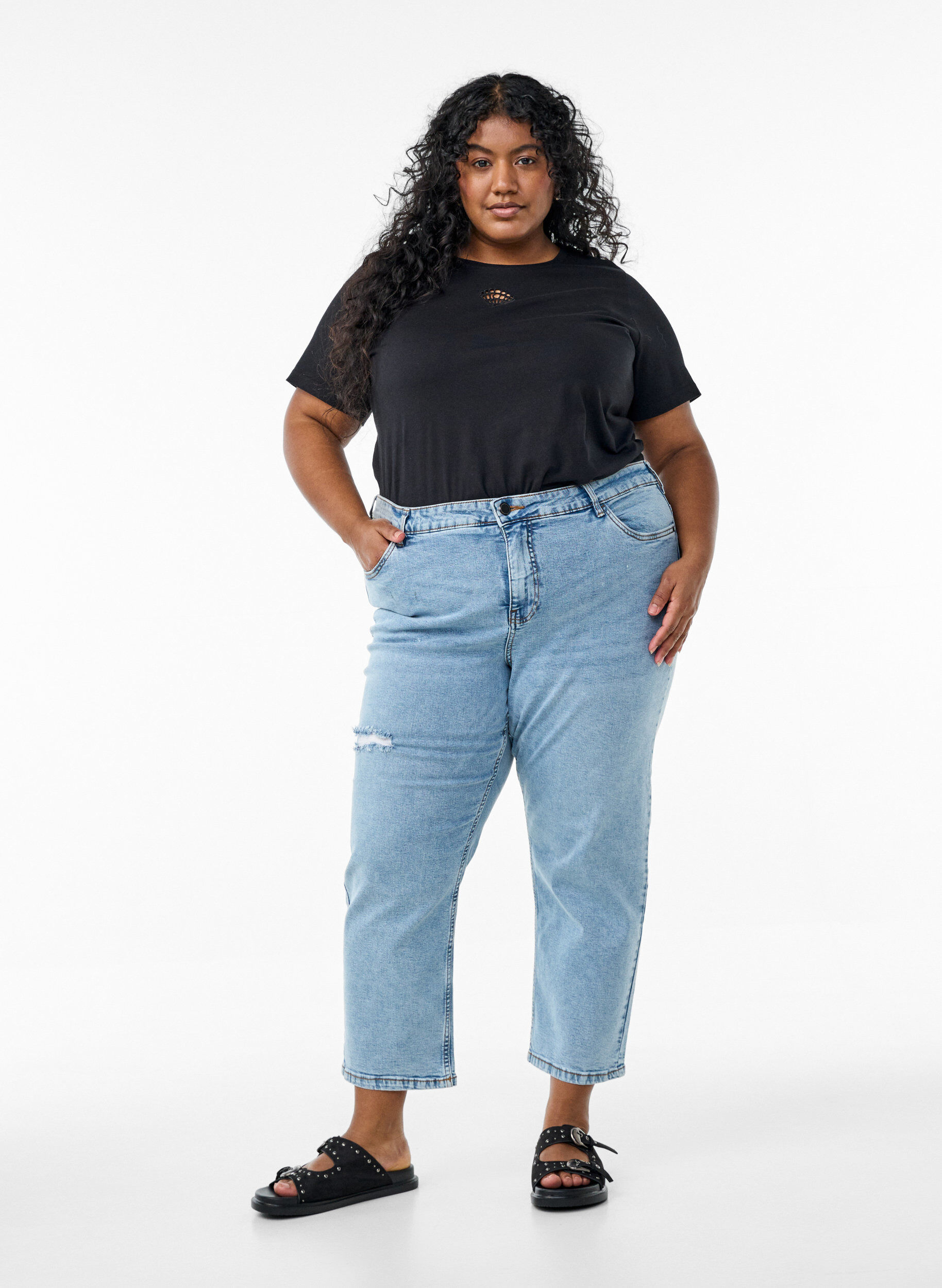 Zizzi T-shirt met decoratieve details, Zwart, Model image number 1