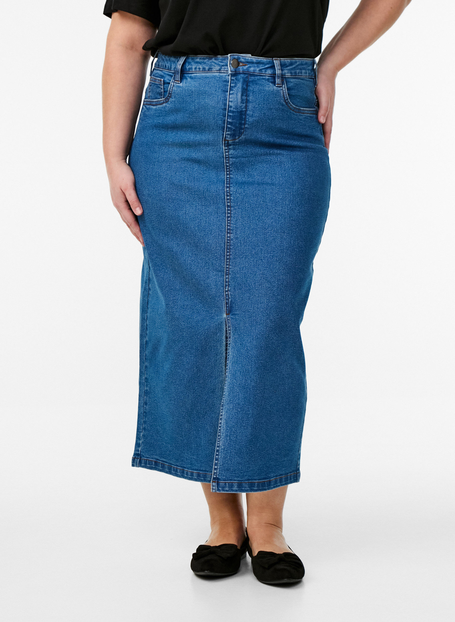 Zizzi FLASH - Halflange denimrok met een voorsplit, Blauw, Model image number 2