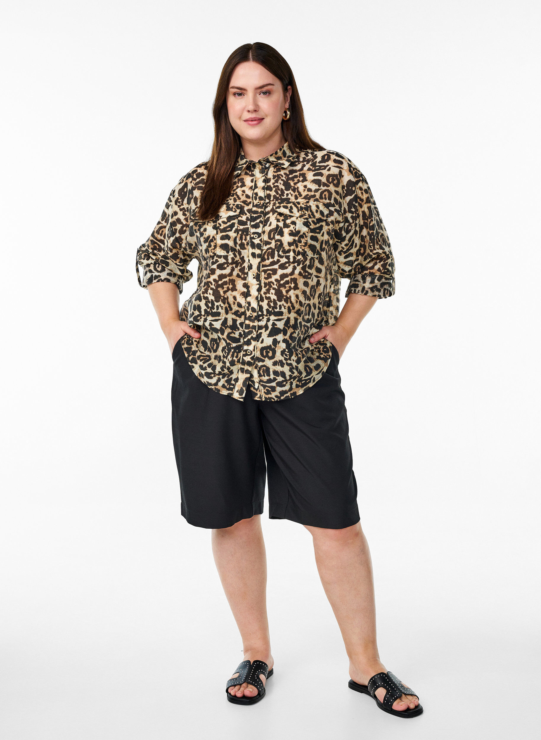 Zizzi Los shirt met dierenprint en borstzakken, Bruin, Model image number 1