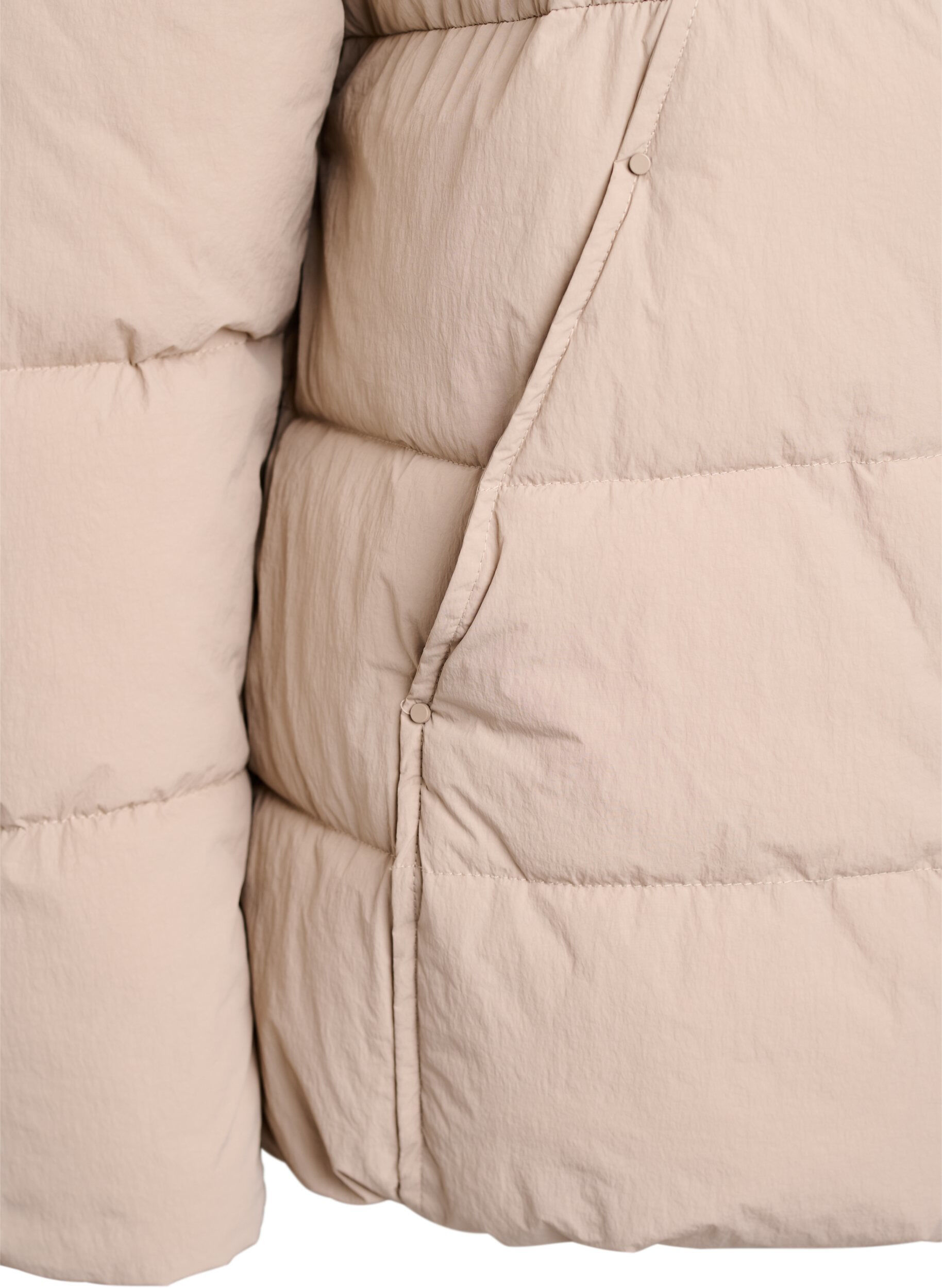 Zizzi Korte gewatteerde pufferjas met een hoge kraag, Beige, Packshot image number 3