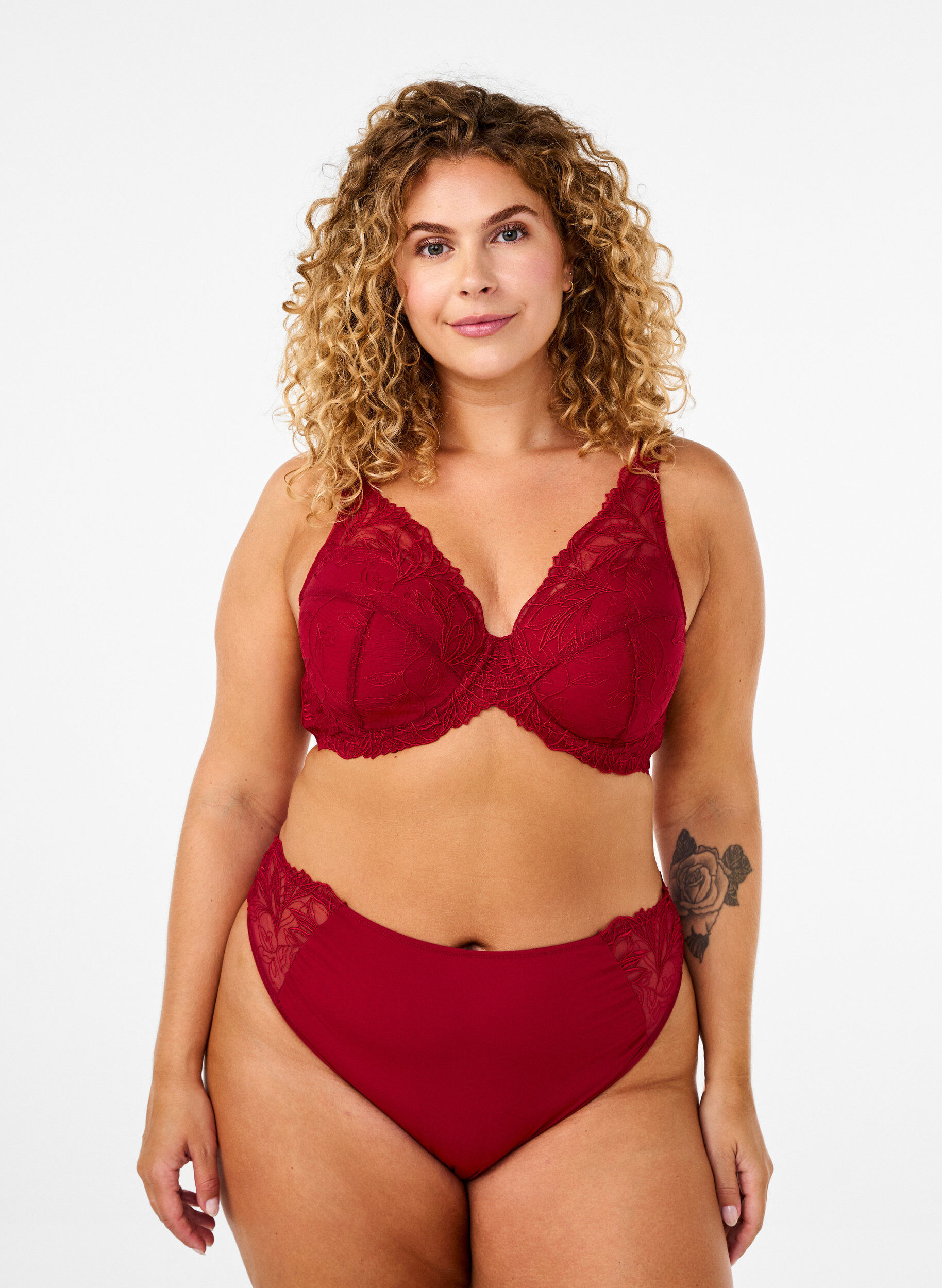 ZizziMicrovezel string met kanten details, Rood, Model image number 0