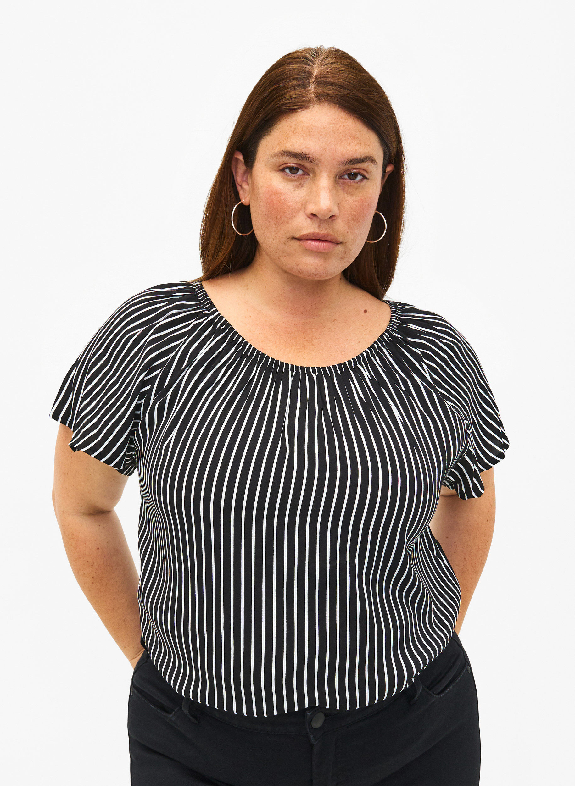 Zizzi Gestreepte blouse van viscose met korte mouwen, Black/ White Stripe, Model image number 0