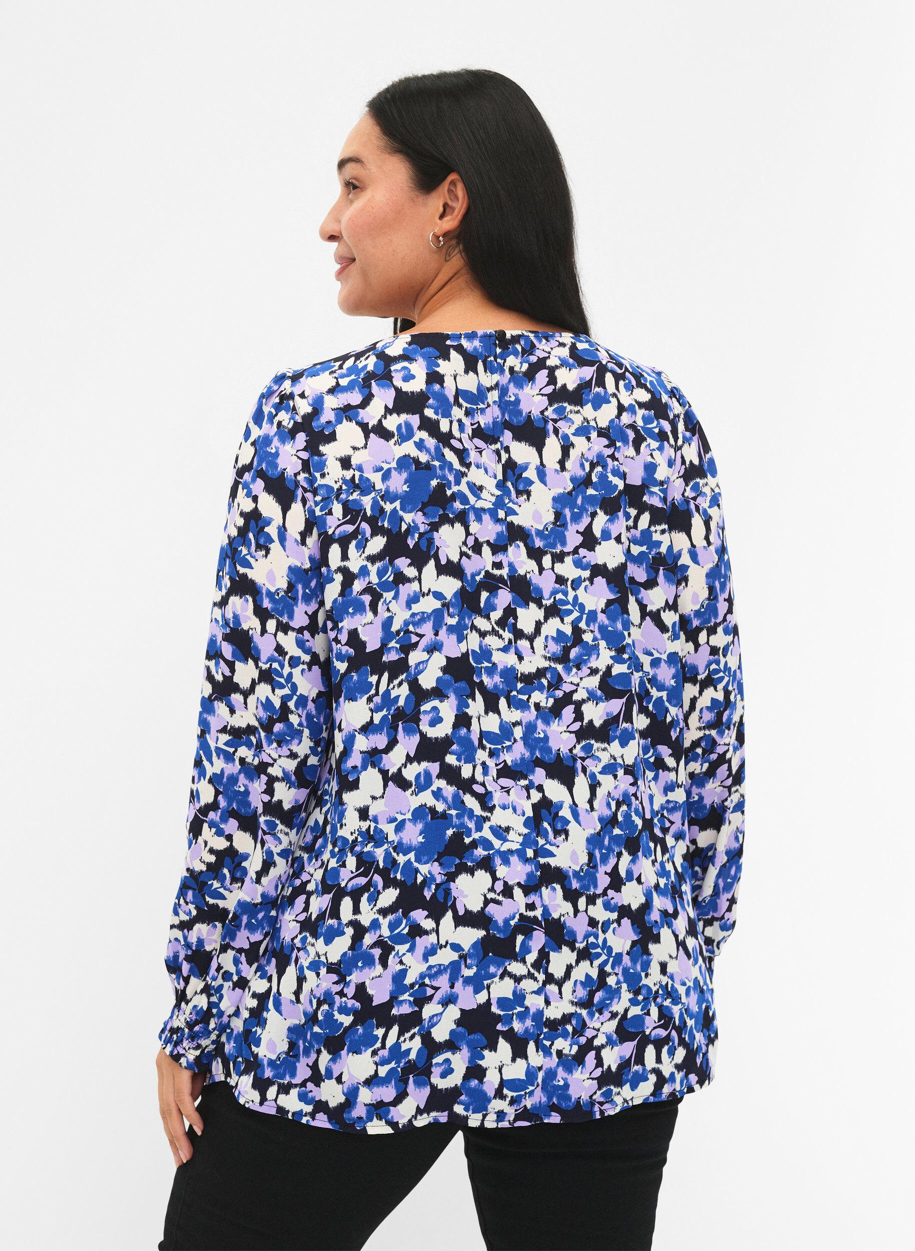 Zizzi FLASH - Blouse met lange mouwen, smok en print, Blue Purple Flower, Model image number 1