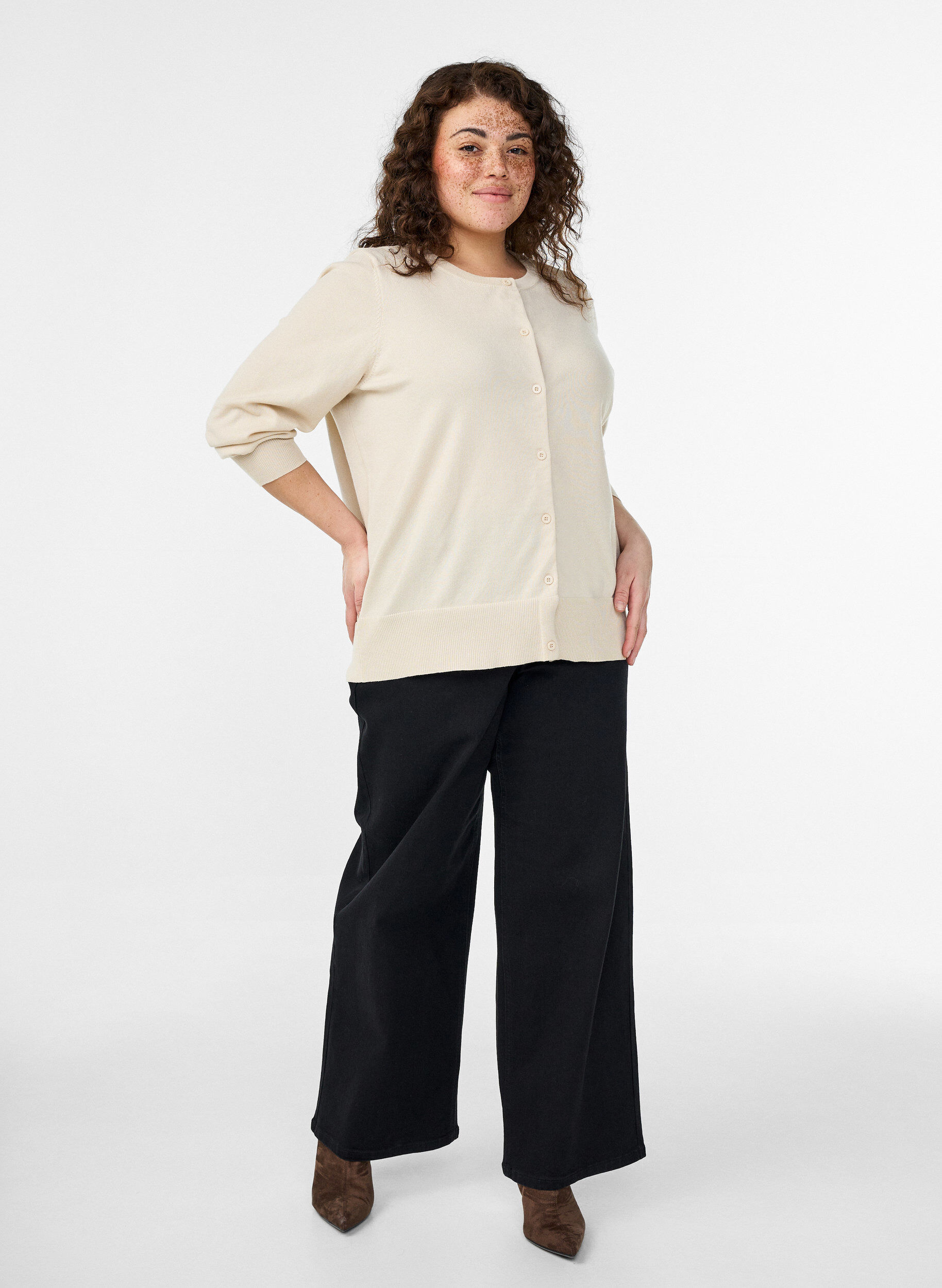 Zizzi FLASH &ndash; Fijngebreide vest met ronde hals, Beige, Model image number 1