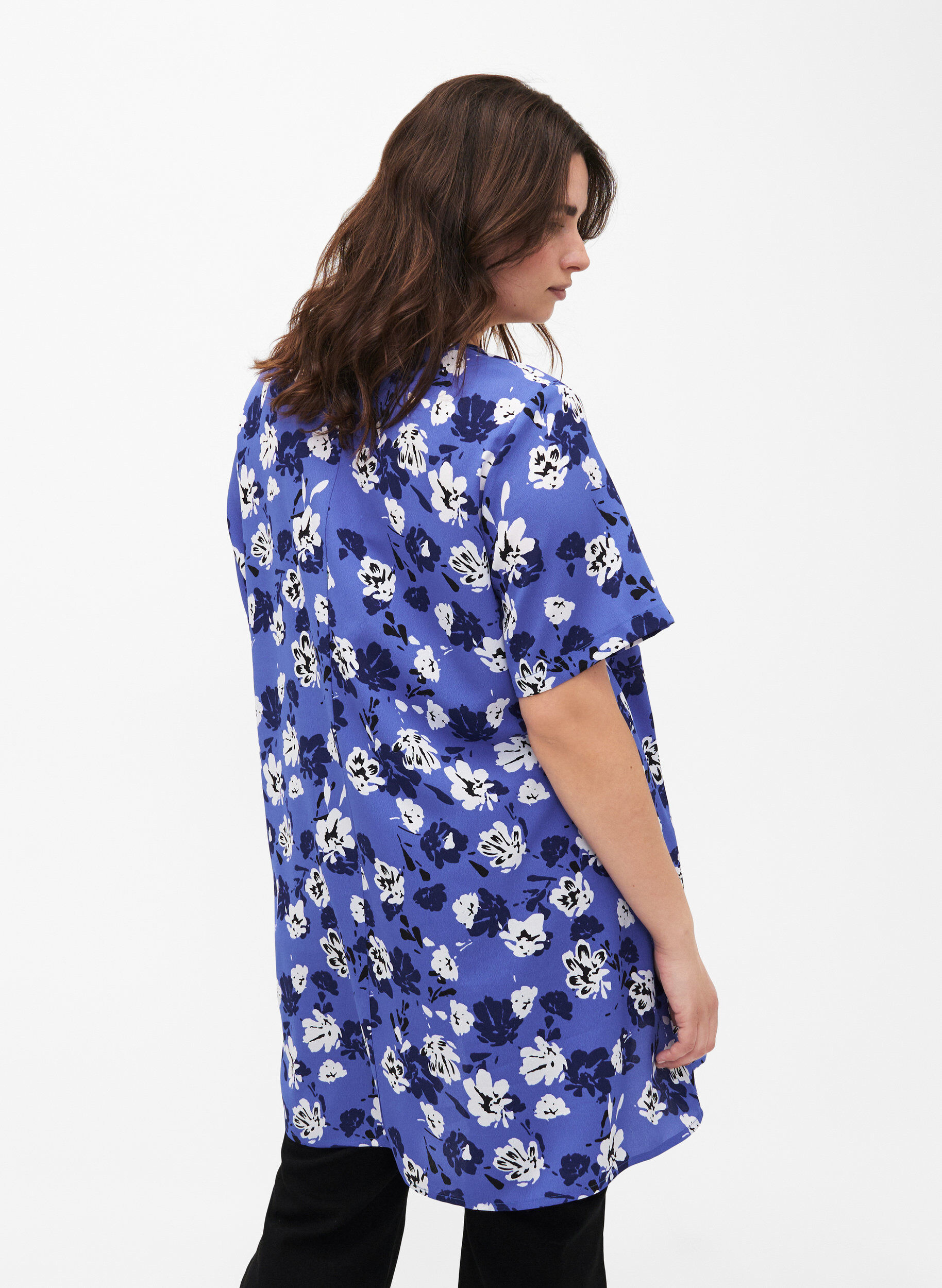 Zizzi FLASH - Tuniek met v-hals en print, Amparo Blue Flower, Model image number 1