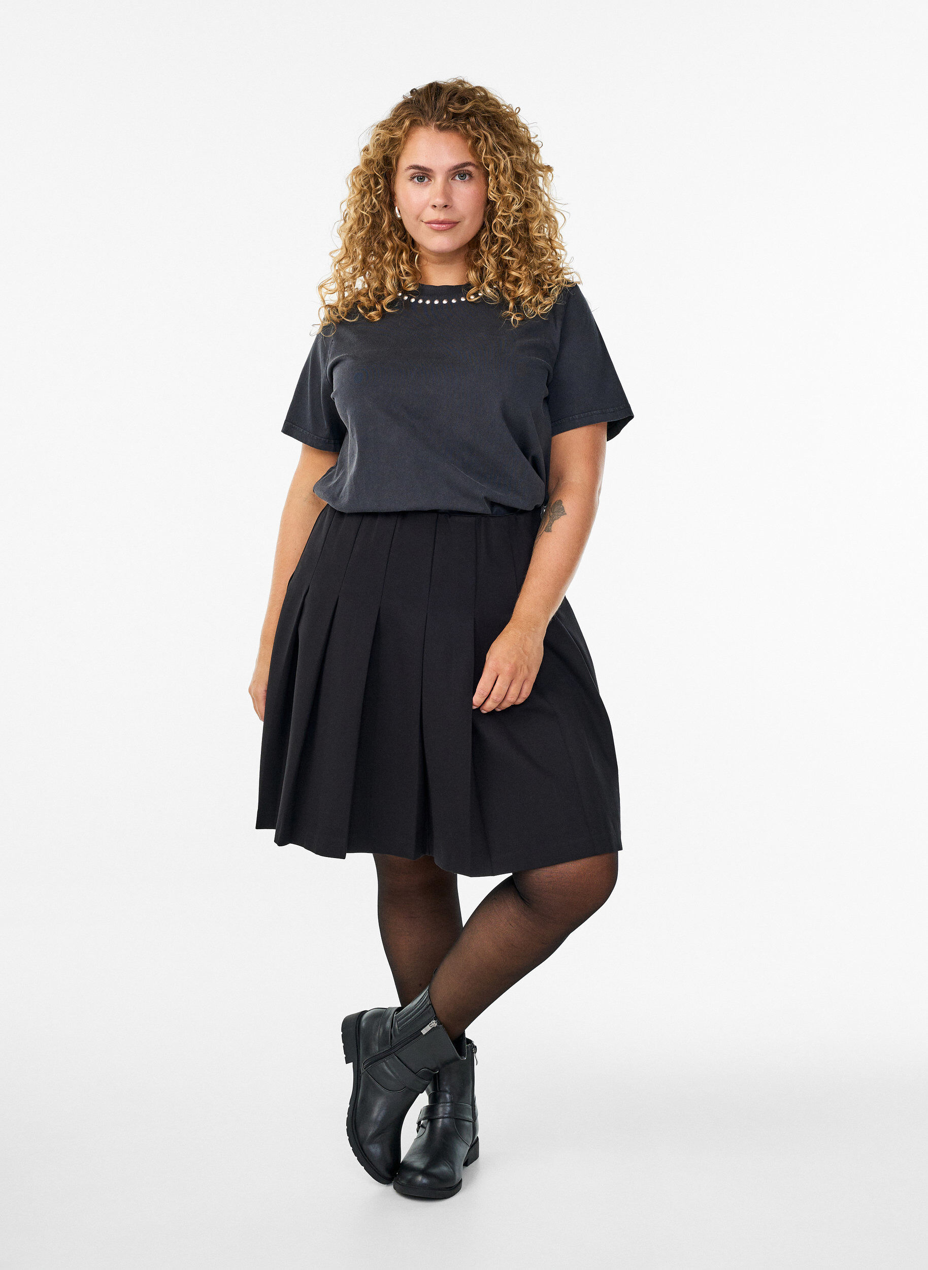 Zizzi Organisch katoenen T-shirt met studs, Grijs, Model image number 1