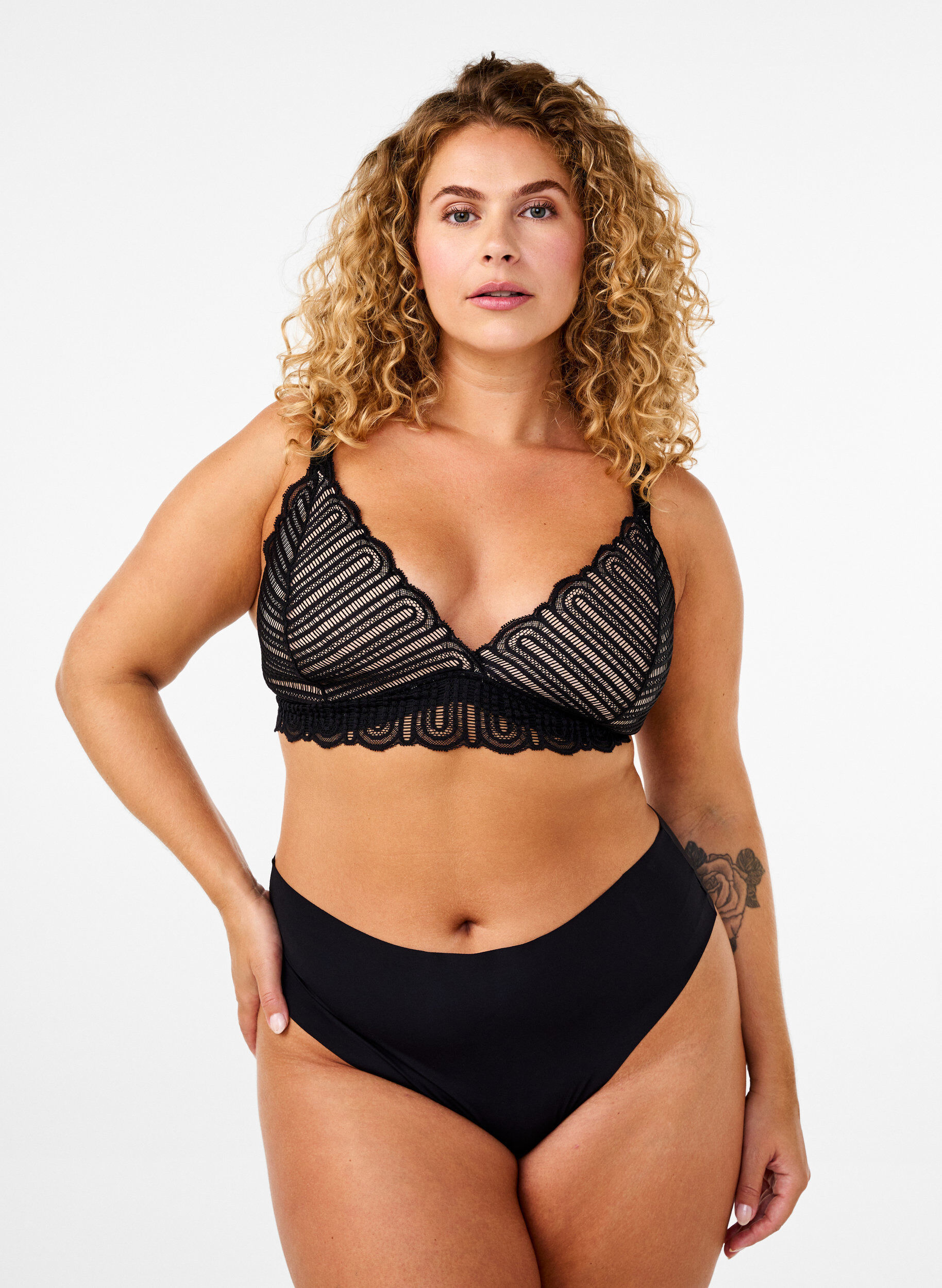 Zizzi Bralette met kant en zachte vulling, Zwart, Model image number 1