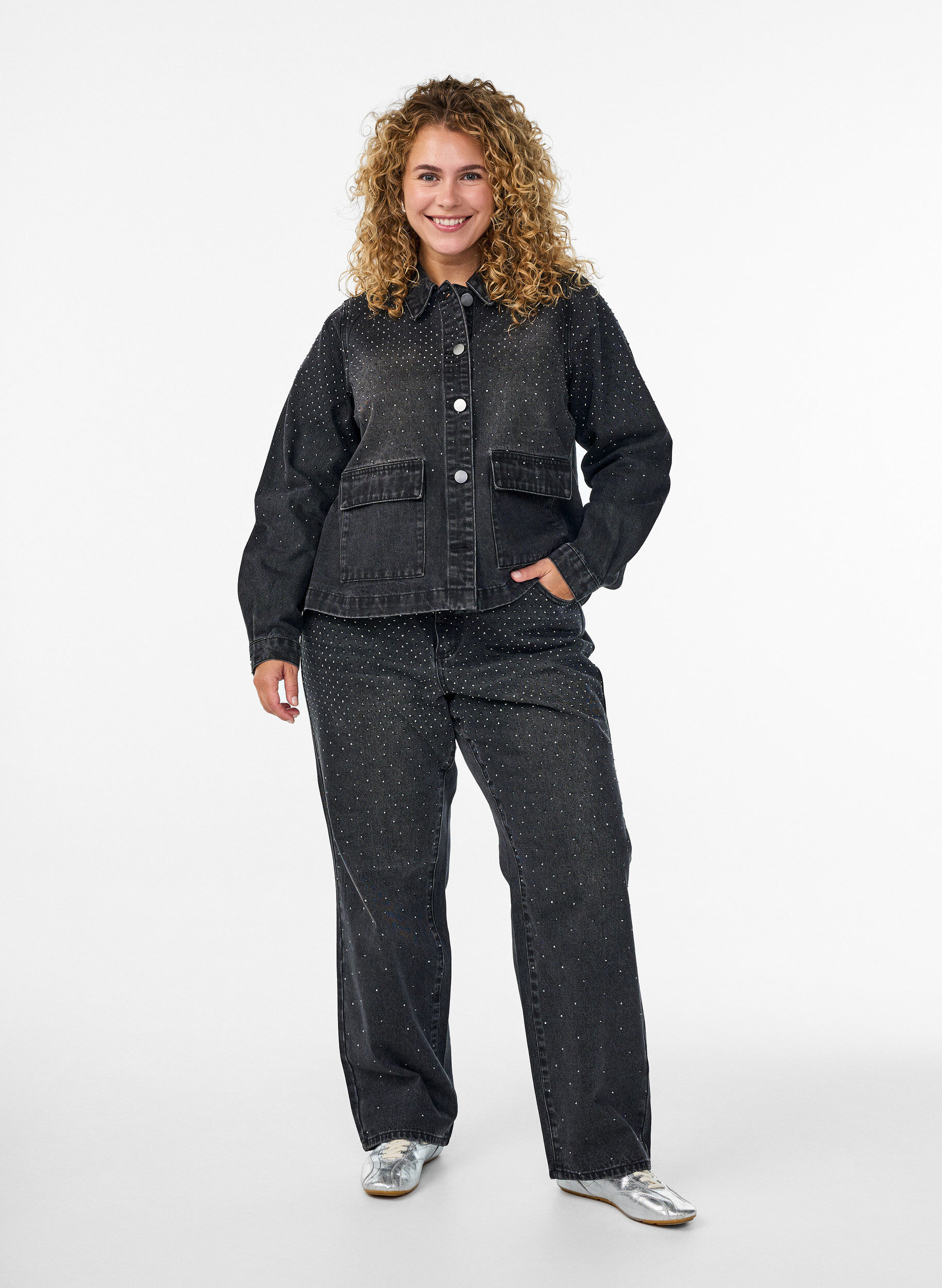 Zizzi Denimjas met rhinestones en grote zakken aan de voorkant, Grijs, Model image number 1