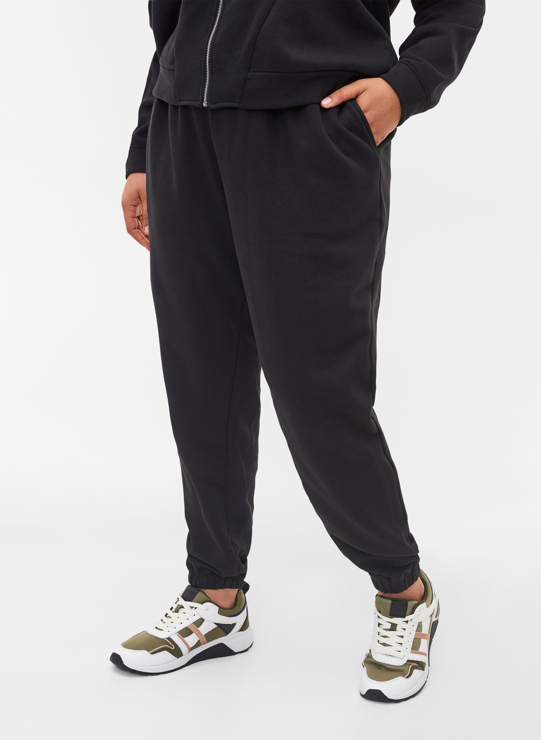 ZizziLosse katoenen broek met zakken, Zwart, Model image number 2