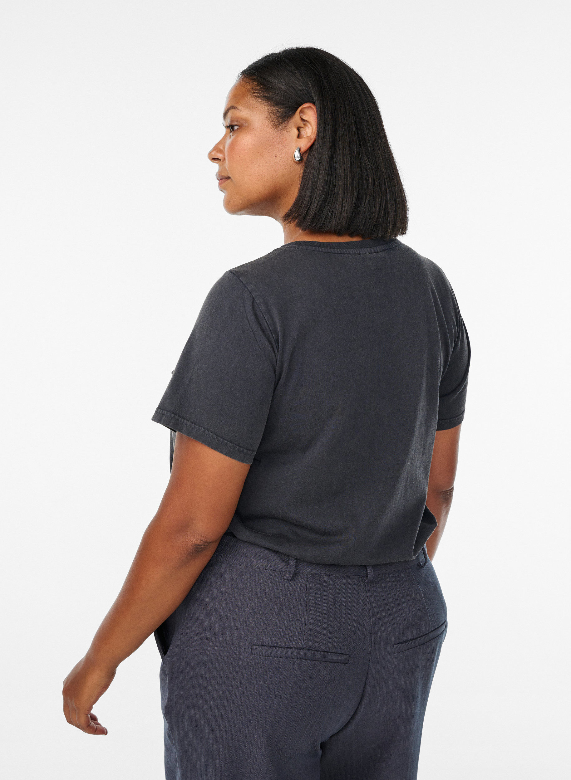 Zizzi T-shirt in biologische katoen met een gewassen look, Grijs, Model image number 2