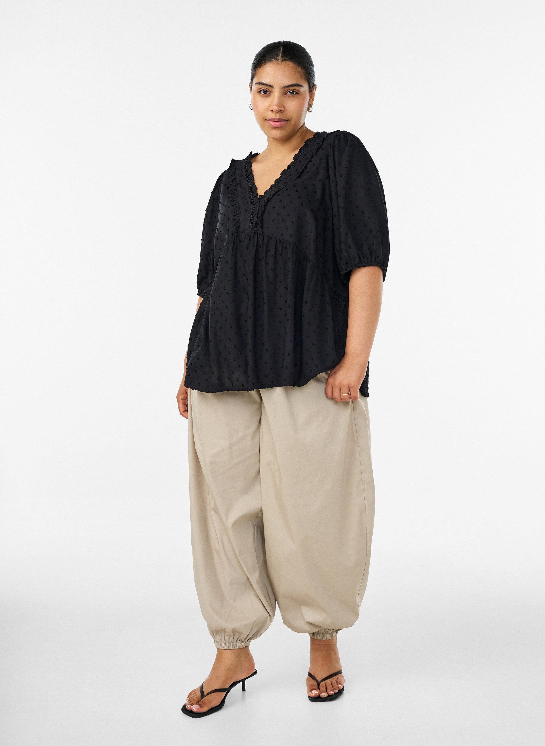 ZizziViscose blouse met een stippenstructuur en V-hals, Zwart, Model image number 1