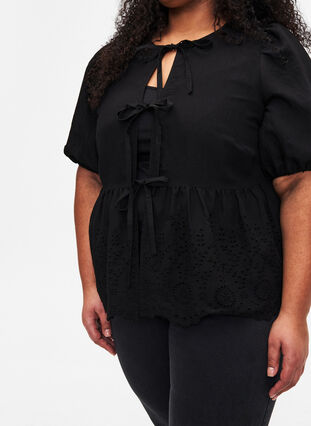 Viscose blouse met anglaise borduursel, Black, Model image number 2