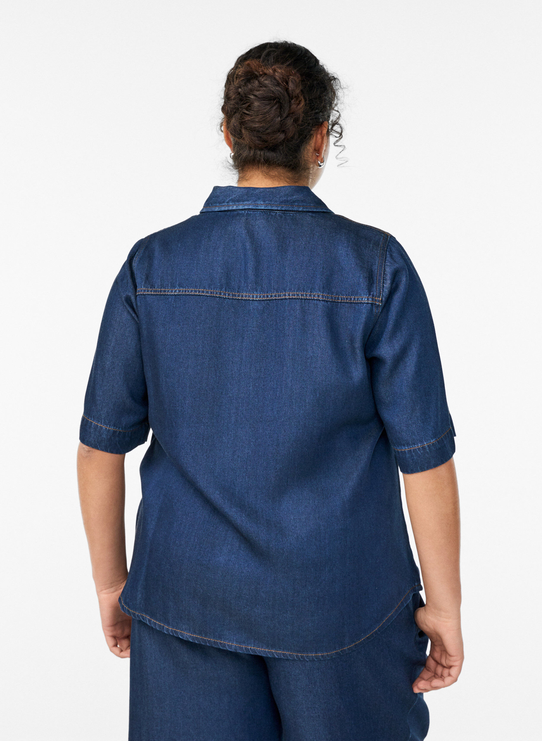 Zizzi Denimlook lyocell shirt met korte mouwen, Blauw, Model image number 2