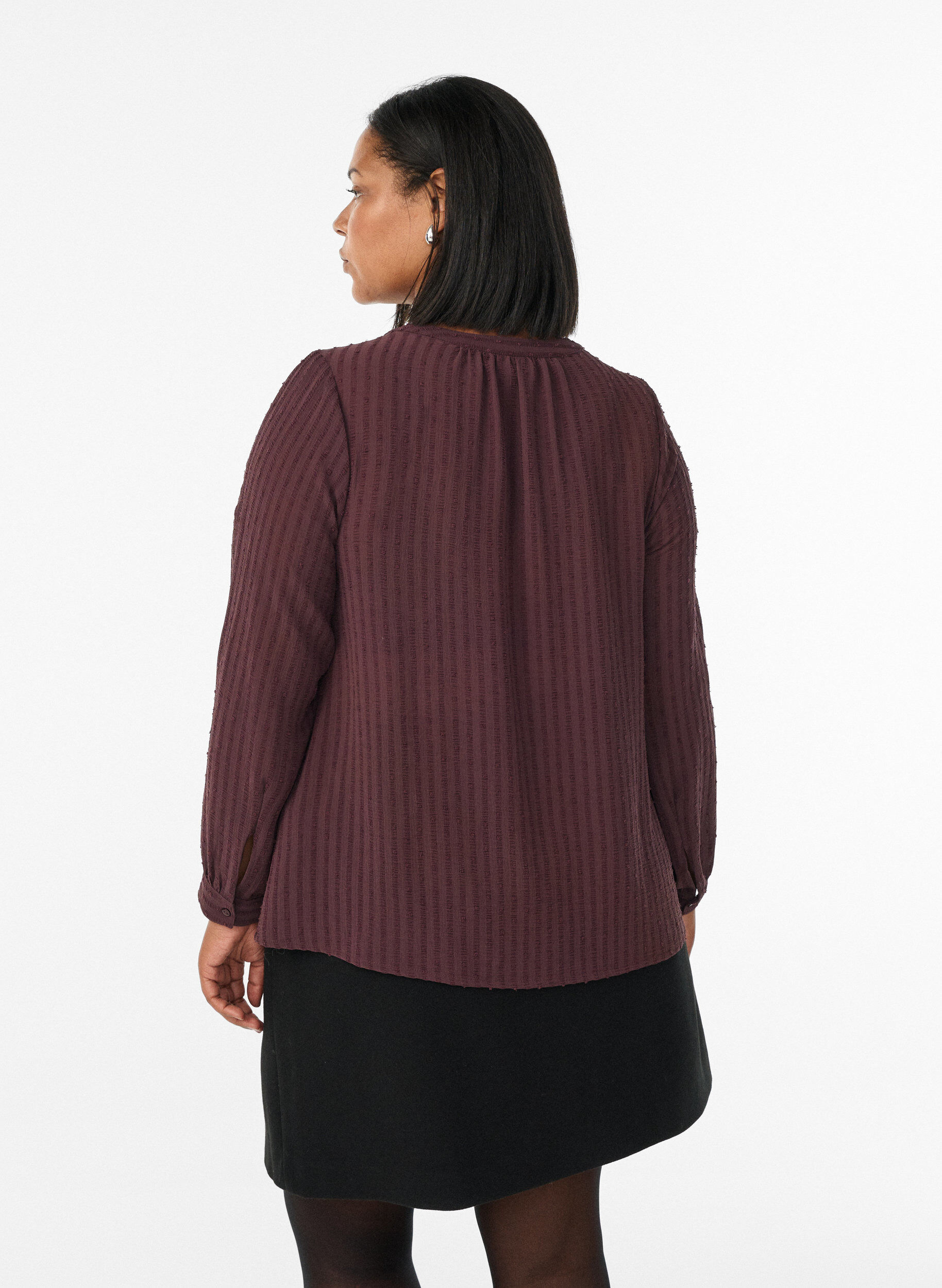 Zizzi Shirt met een gestructureerd stippenpatroon en borduurdetails, Donker Bordeaux, Model image number 2